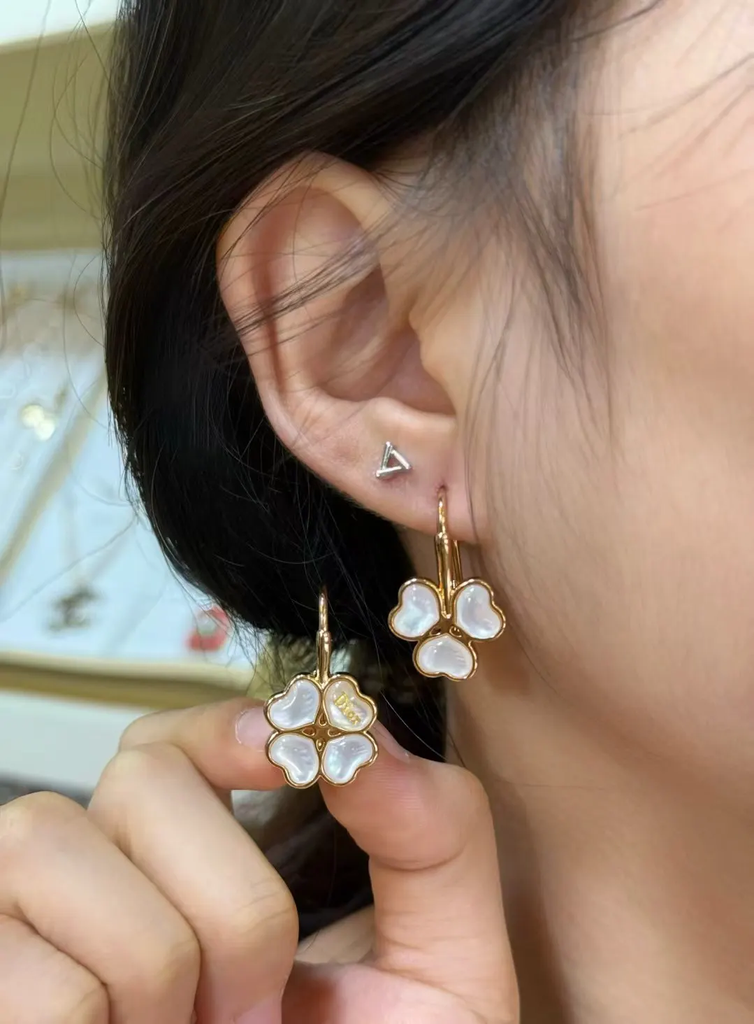 Dior 金色花朵耳环 礼盒