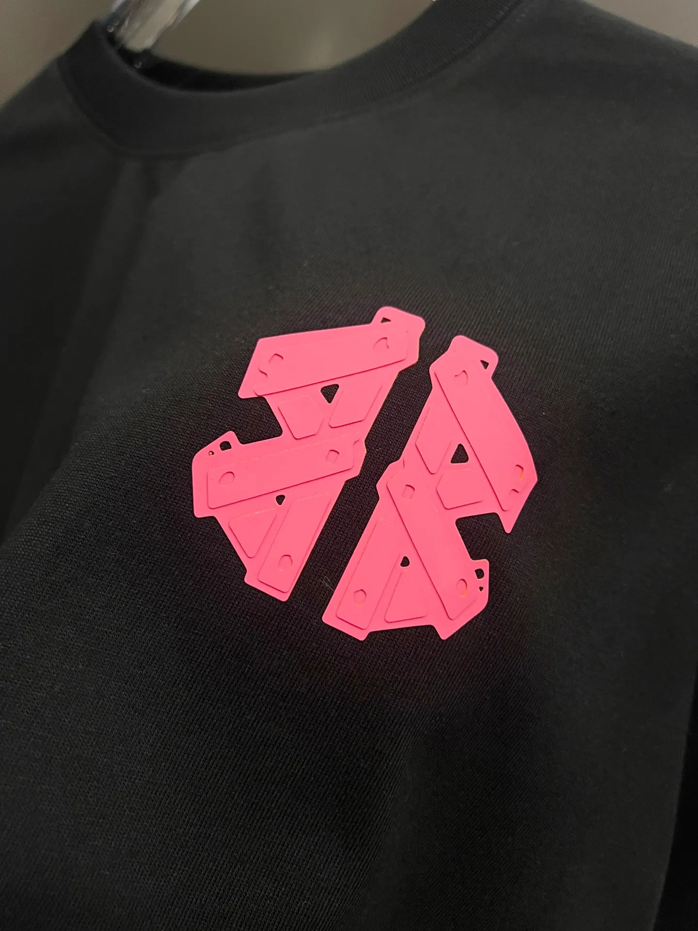 Balenciaga 粉色/黑色 T恤(數字8) Balenciaga 粉色/黑色 T恤(數字8)
