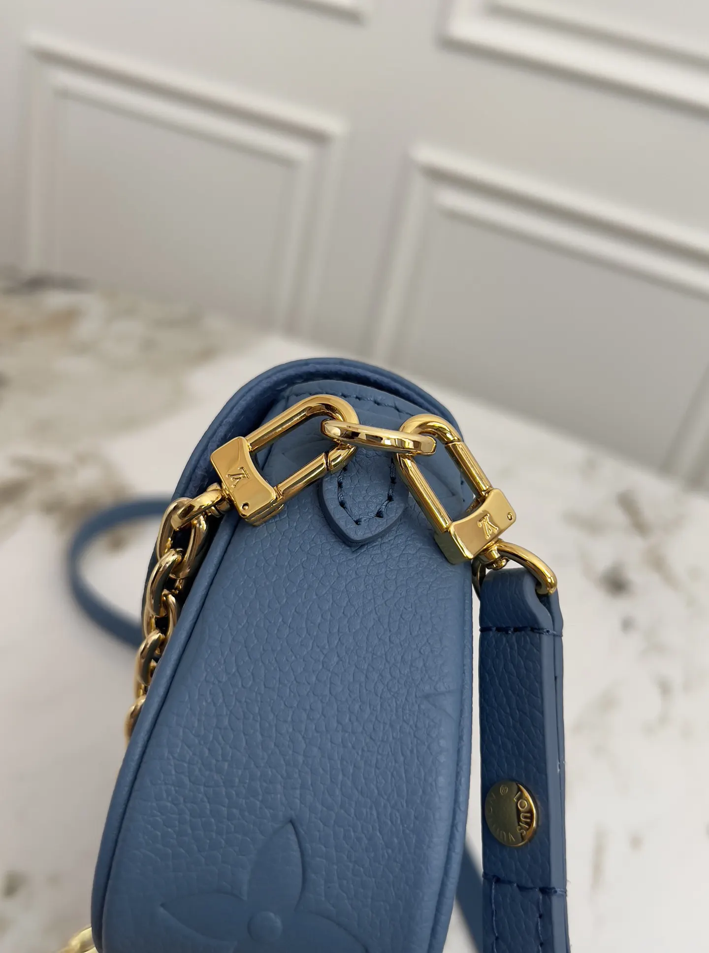 Louis Vuitton 蓝色 Monogram 链条包