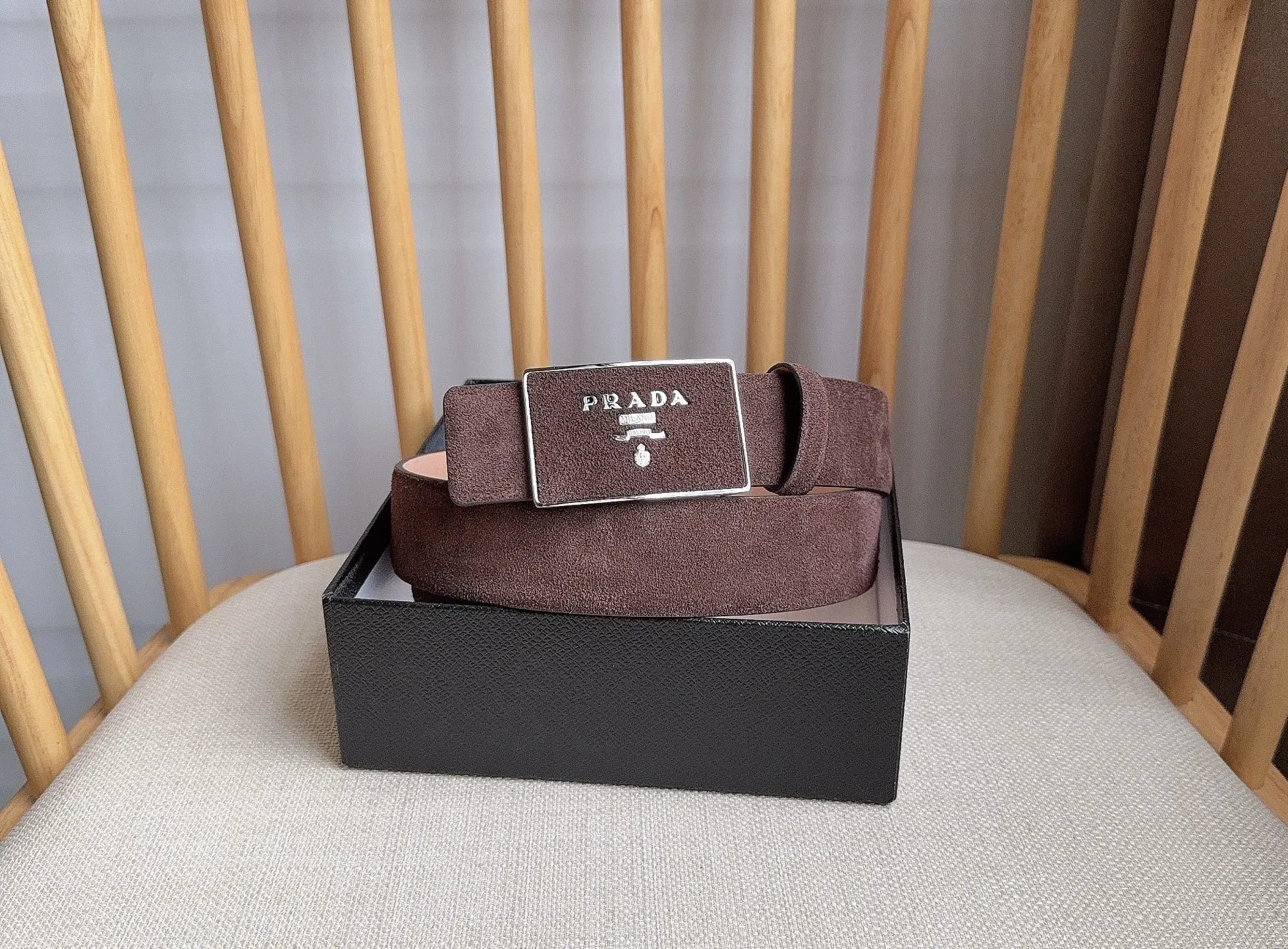 PRADA 牛皮 腰带 通勤搭配款