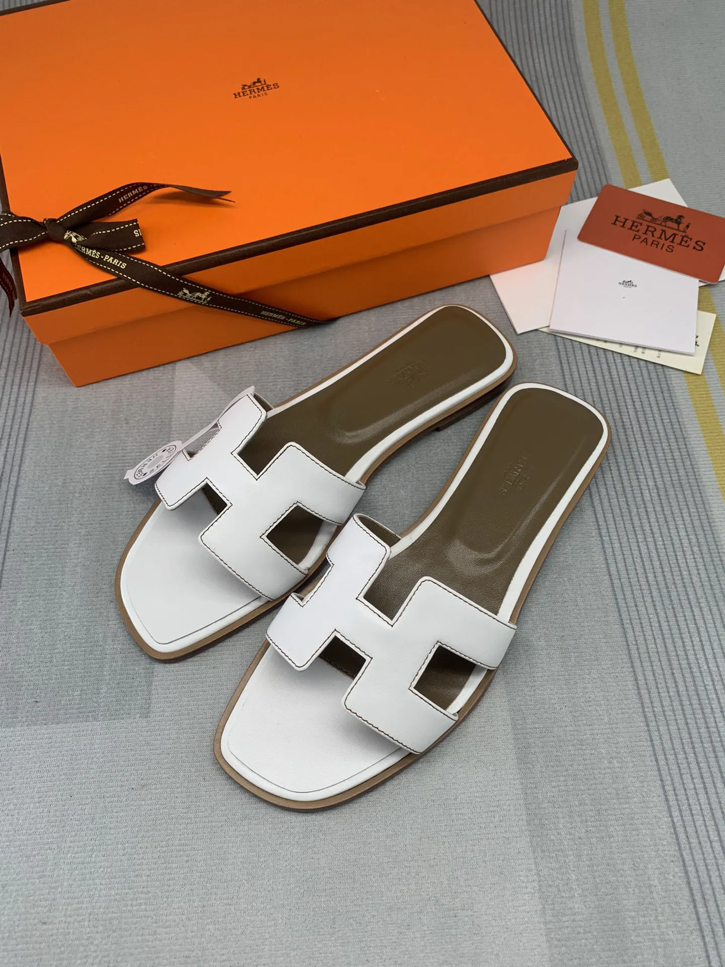 Hermès Oran 白色 牛皮 拖鞋 舒适