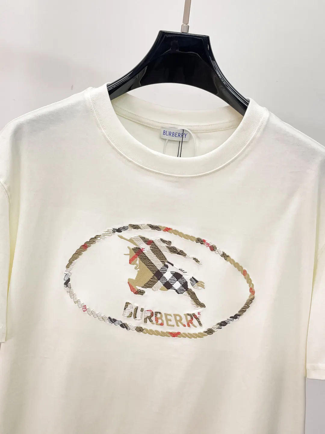 Burberry Embroidery Short Sleeve T-Shirt Casual Versatile Style Image 3 Burberry Embroidery Short Sleeve T-Shirt Casual Versatile Style Image 3