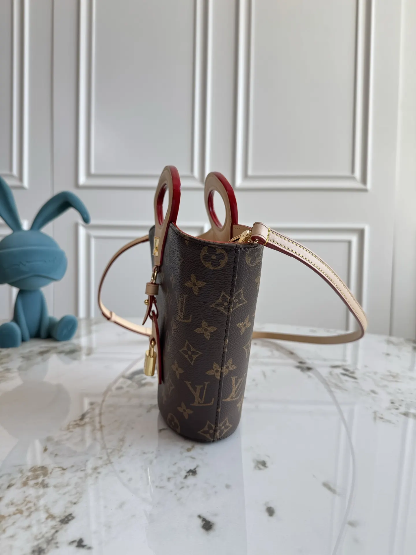 LV 帆布 背景 动态 Nicolas 水桶包 休闲水桶款