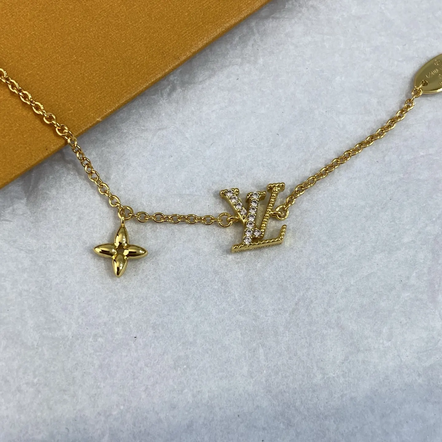 LV Logo 手链 日常叠戴款