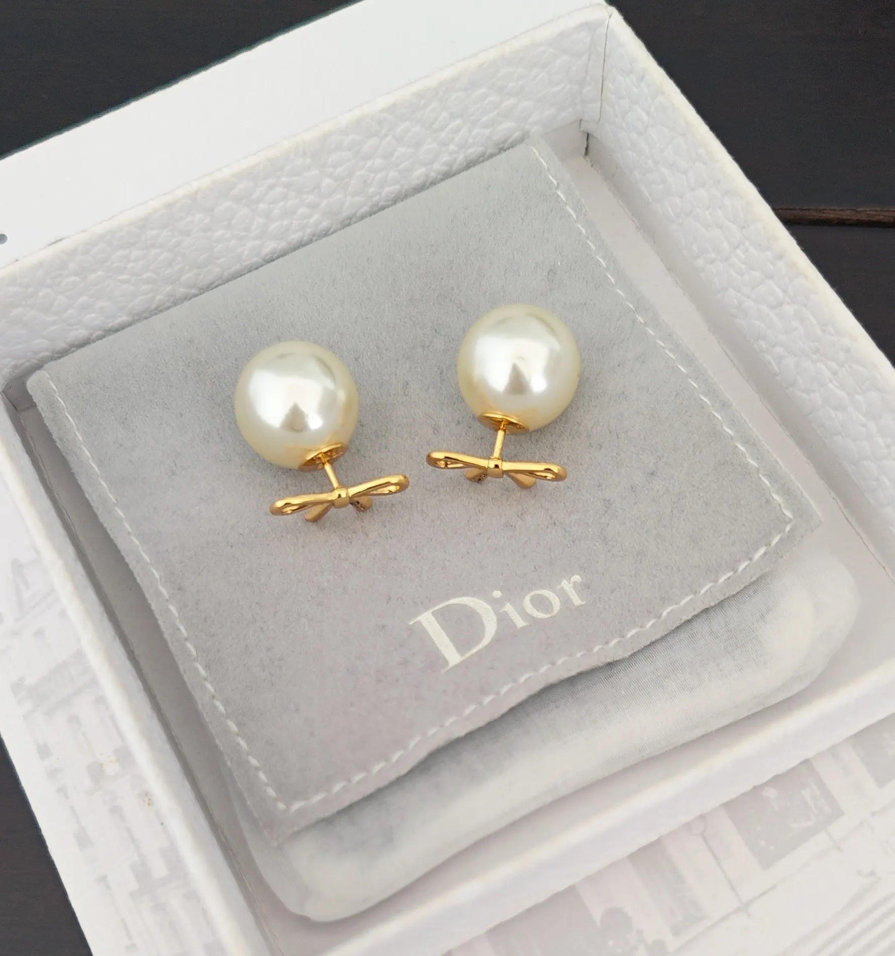 Dior 珍珠蜜蜂耳环 金色圆珠款