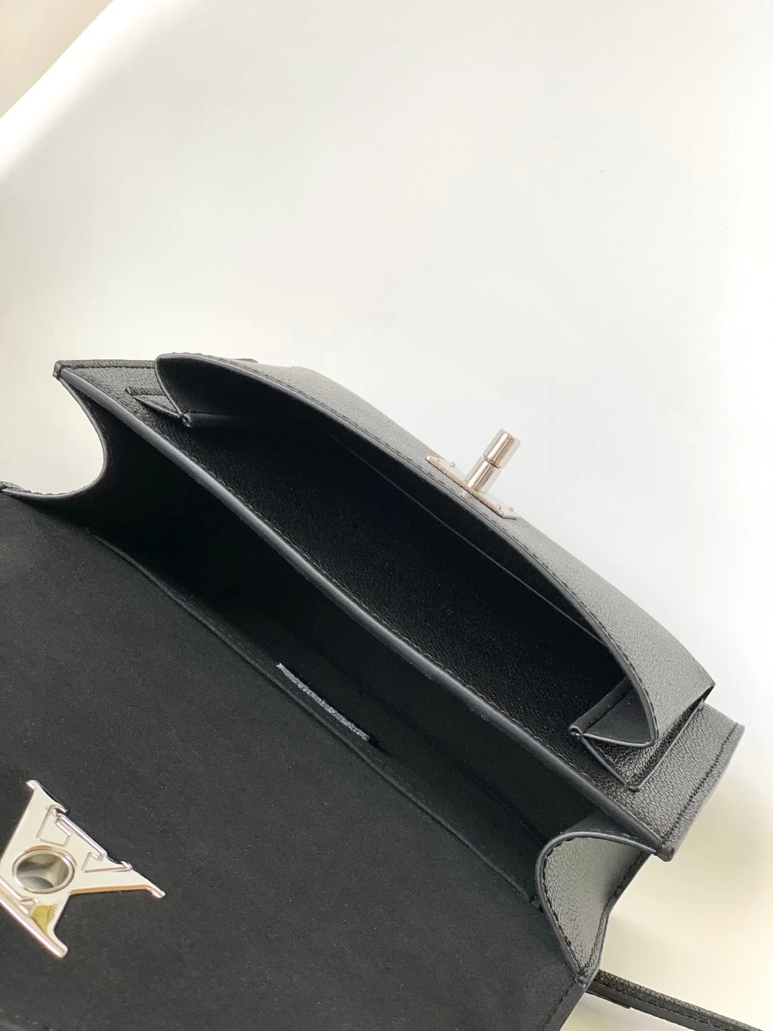 LV 黑色 灰色 牛皮 链条包 精致链条款