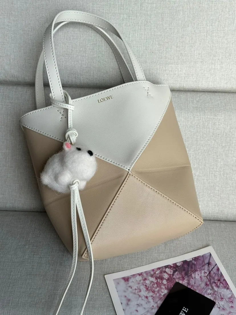 Loewe Puzzle 牛皮 斜挎包 轻便斜挎款