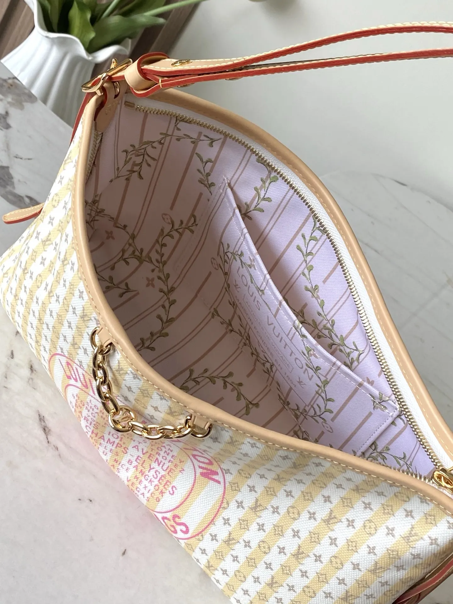 LV CarryAll 米色 牛皮 鏈條包 精致鏈條款(數字9) LV CarryAll 米色 牛皮 鏈條包 精致鏈條款(數字9)