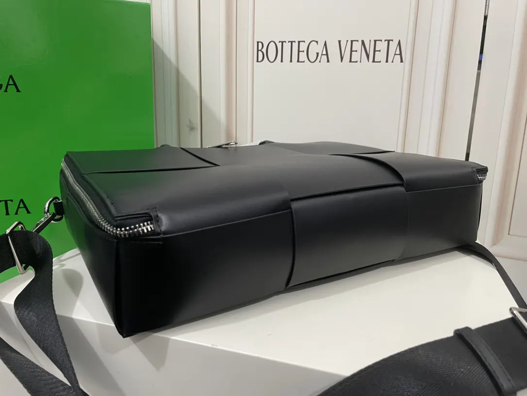 Bottega Veneta 銀色 牛皮 公文包 商務通勤款
