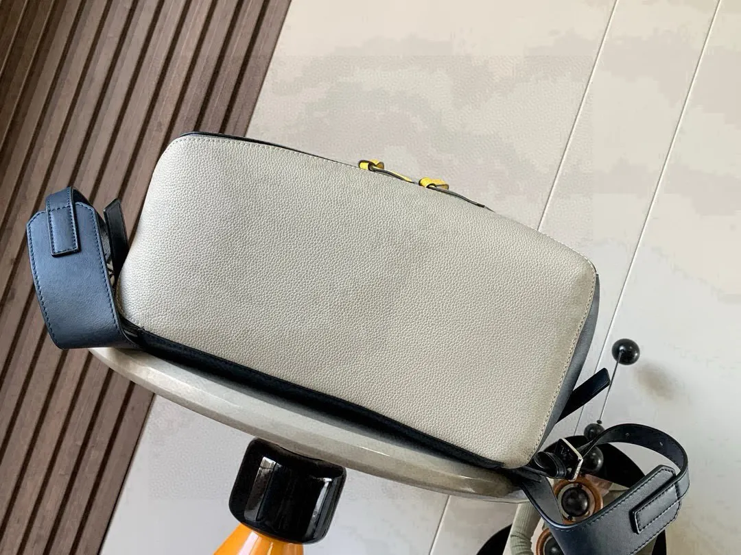Loewe Puzzle 米白 小牛皮 双肩包 实用双肩款