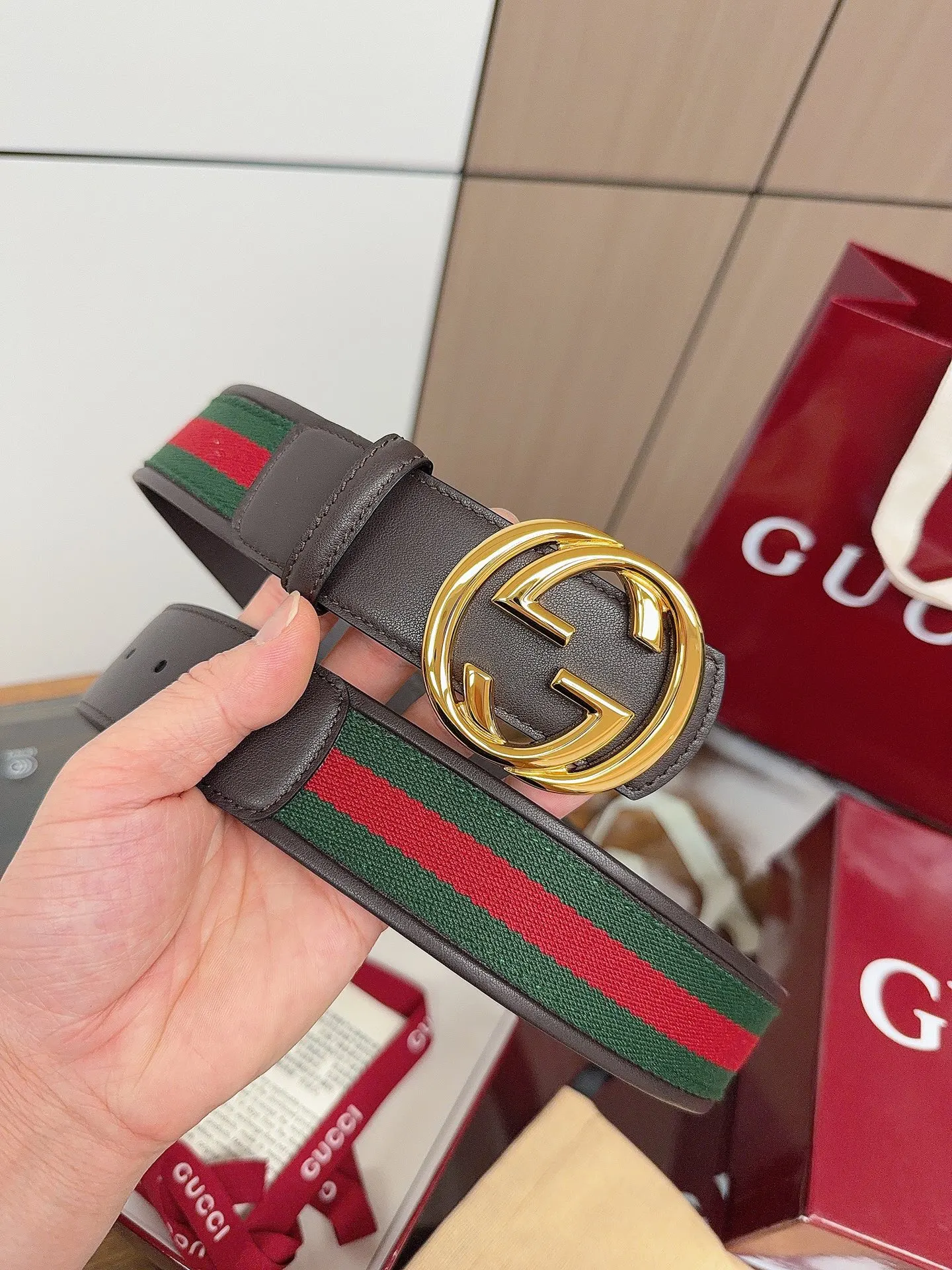 Gucci 双G扣牛皮腰带