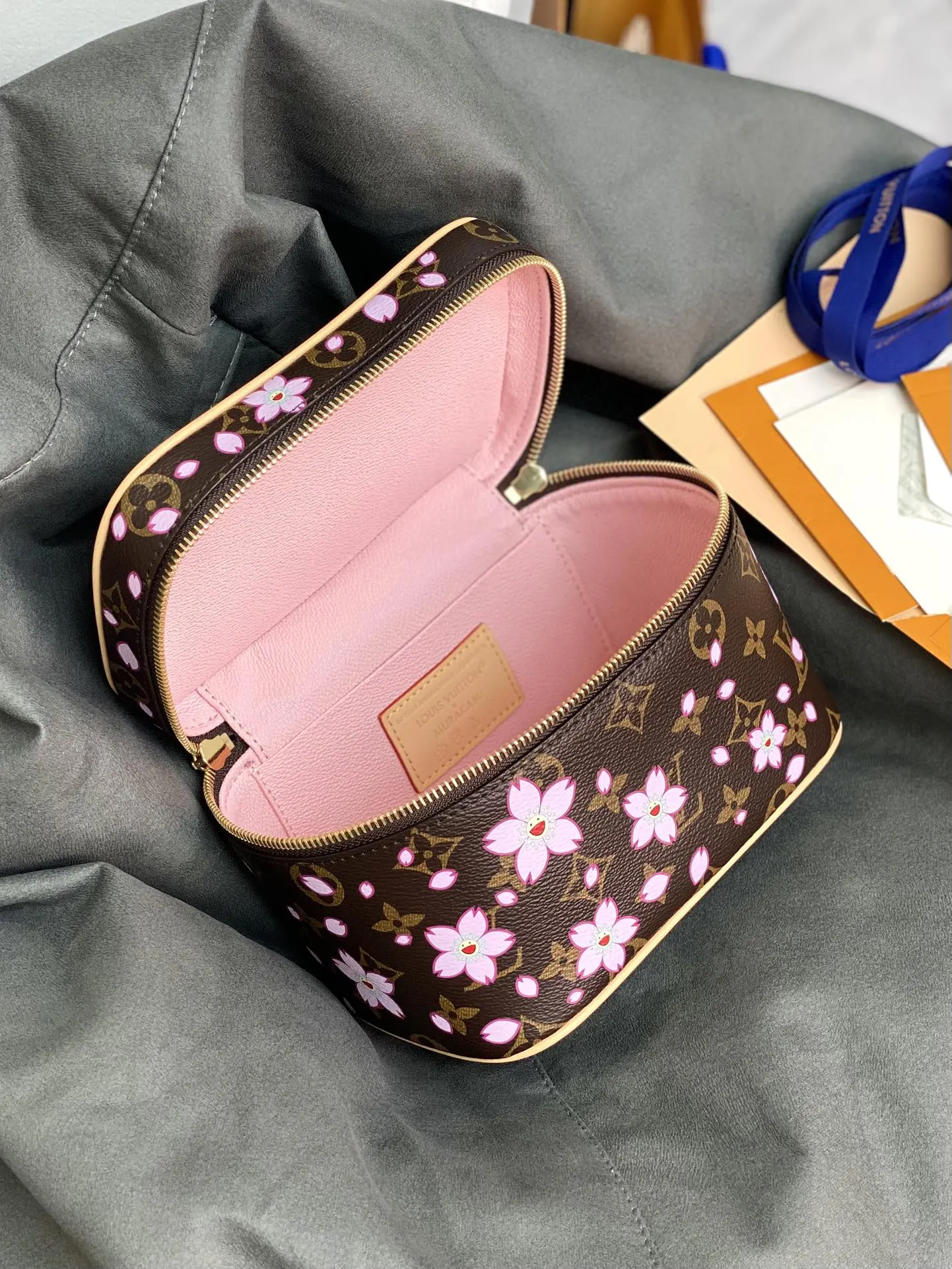 LV 牛皮 厘米 高 宽 化妝包 便携收納款