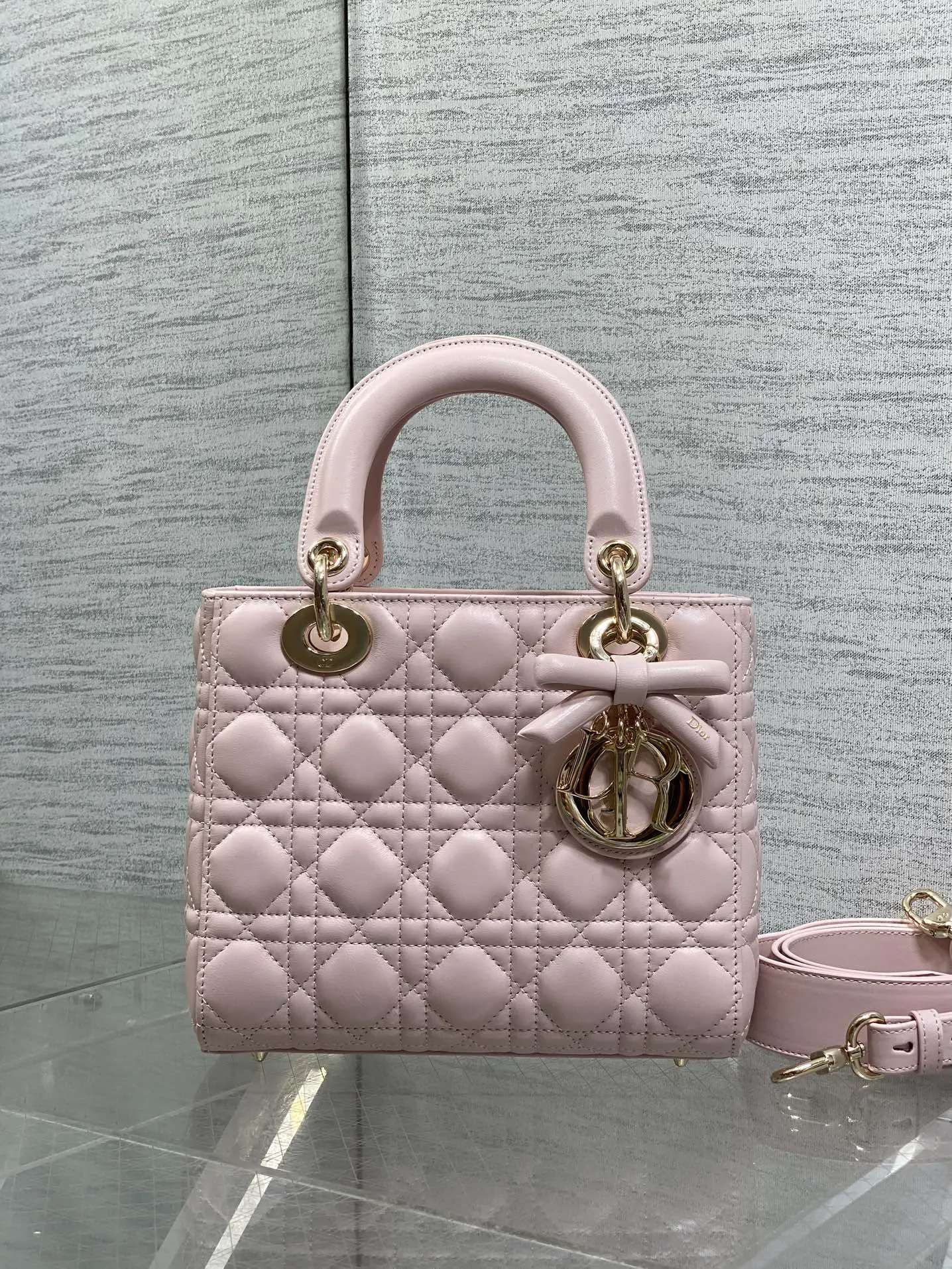 Dior Lady Dior Lady 柔粉色手袋 手提斜挎(數字3) Dior Lady Dior Lady 柔粉色手袋 手提斜挎(數字3)