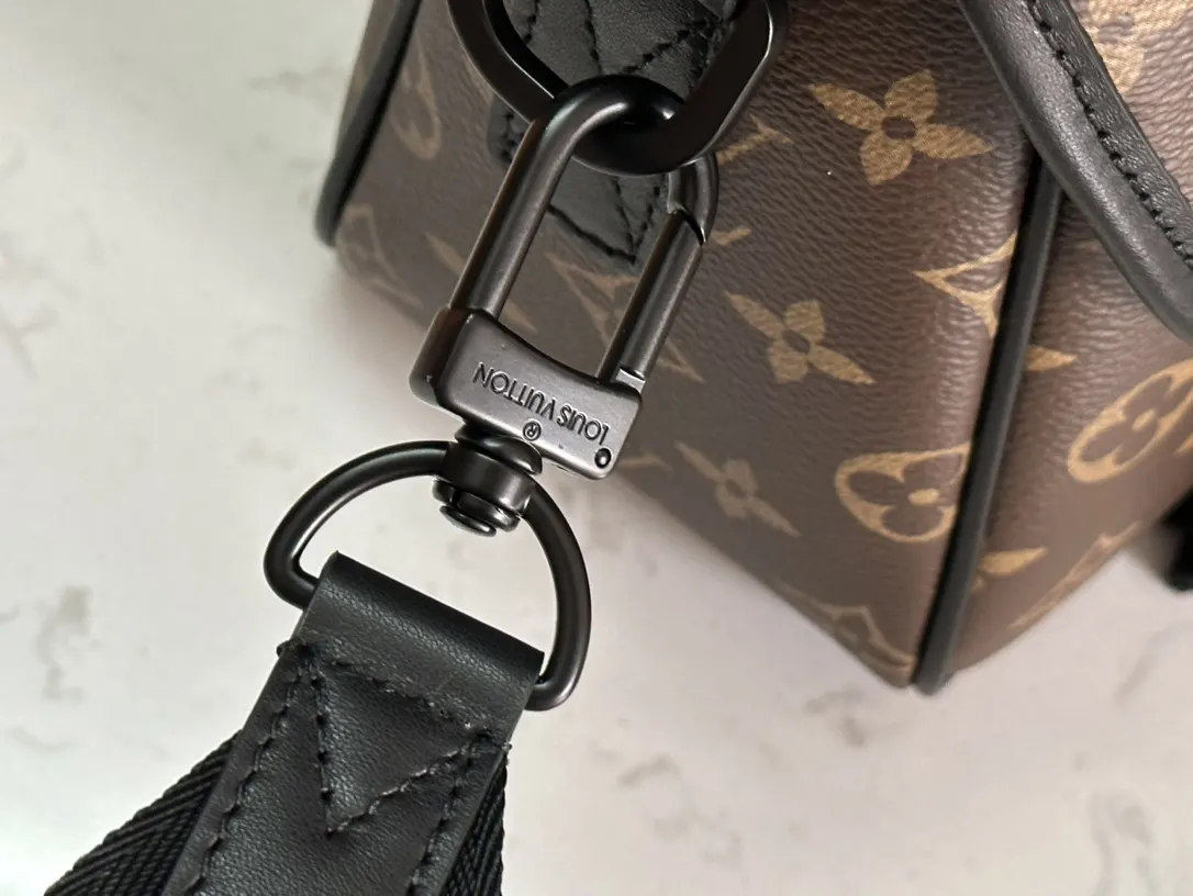 LV 牛皮 开发 全钢五金 本款 Trail 邮差包向品牌 收纳包 旅行收纳款