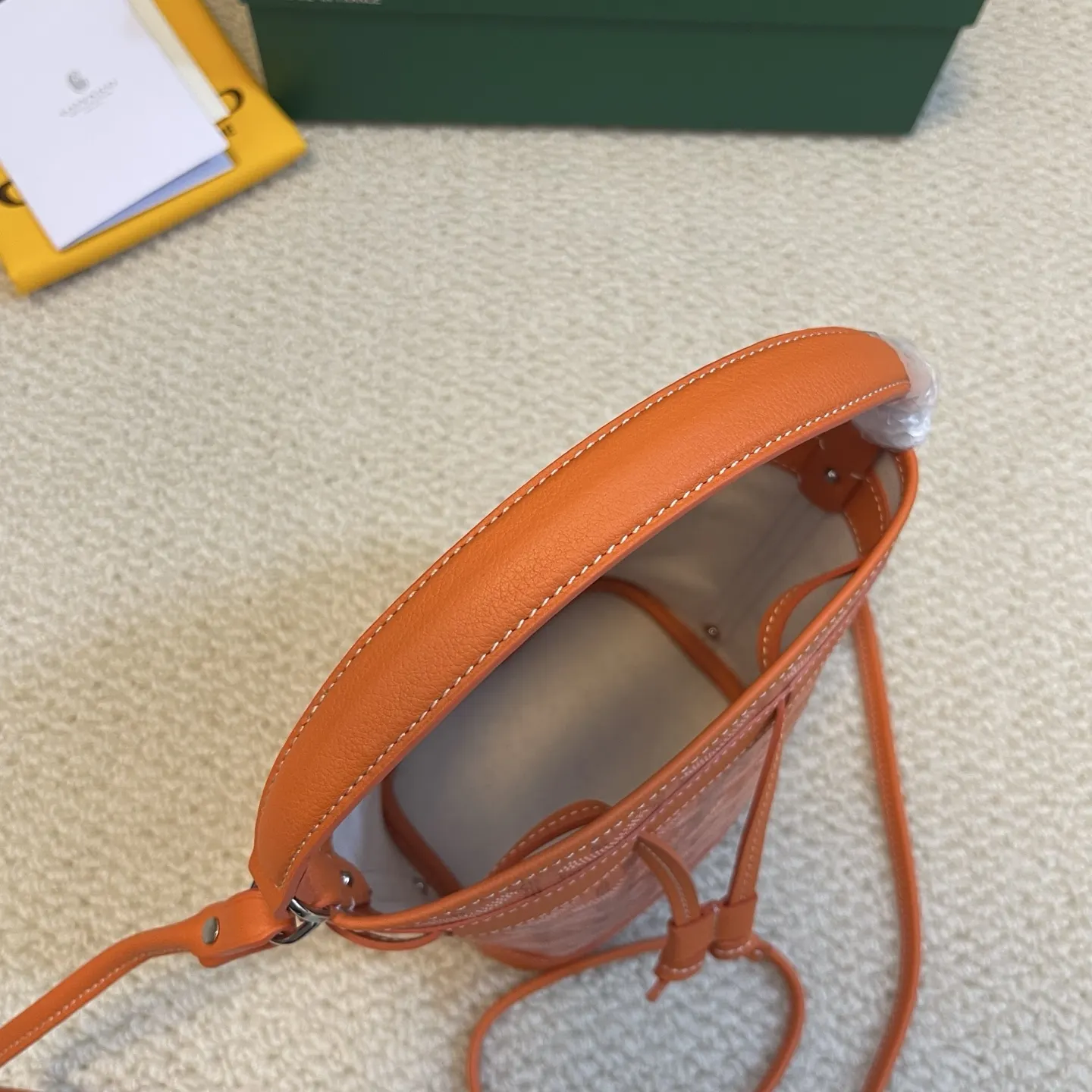 Goyard 皮革 轻盈小巧去始终保持标志性水桶百搭造型 水桶包 休闲水桶款