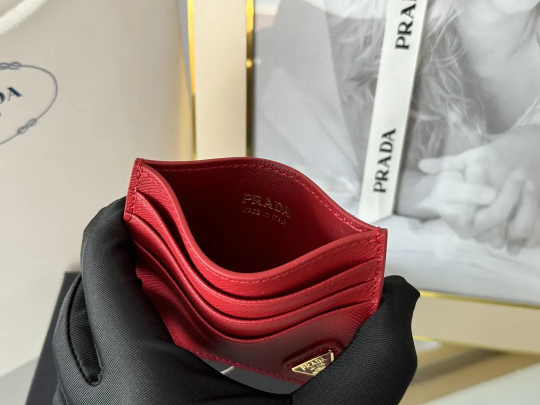 Prada 十字纹牛皮 Logo 金属标 钱包 实用卡夹