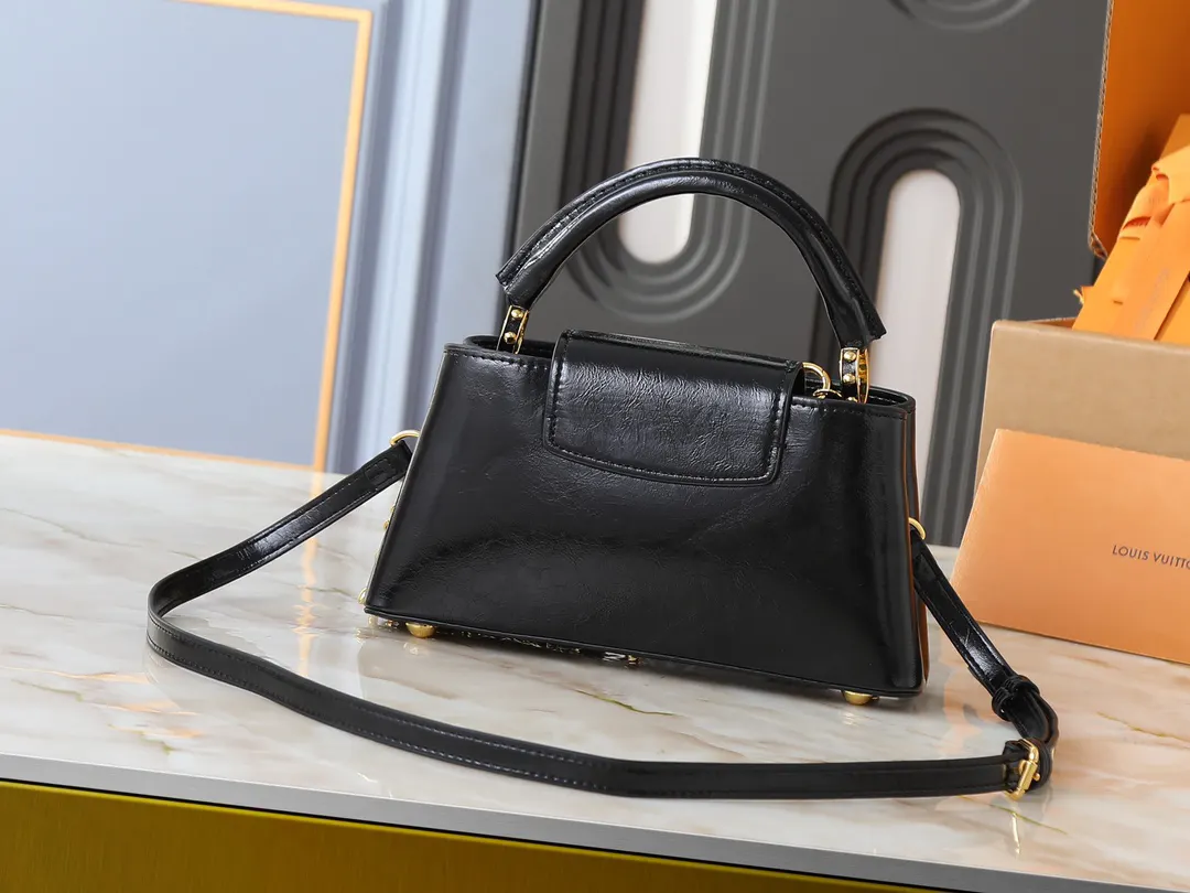 LV Capucines 牛皮 链条包 精致链条款