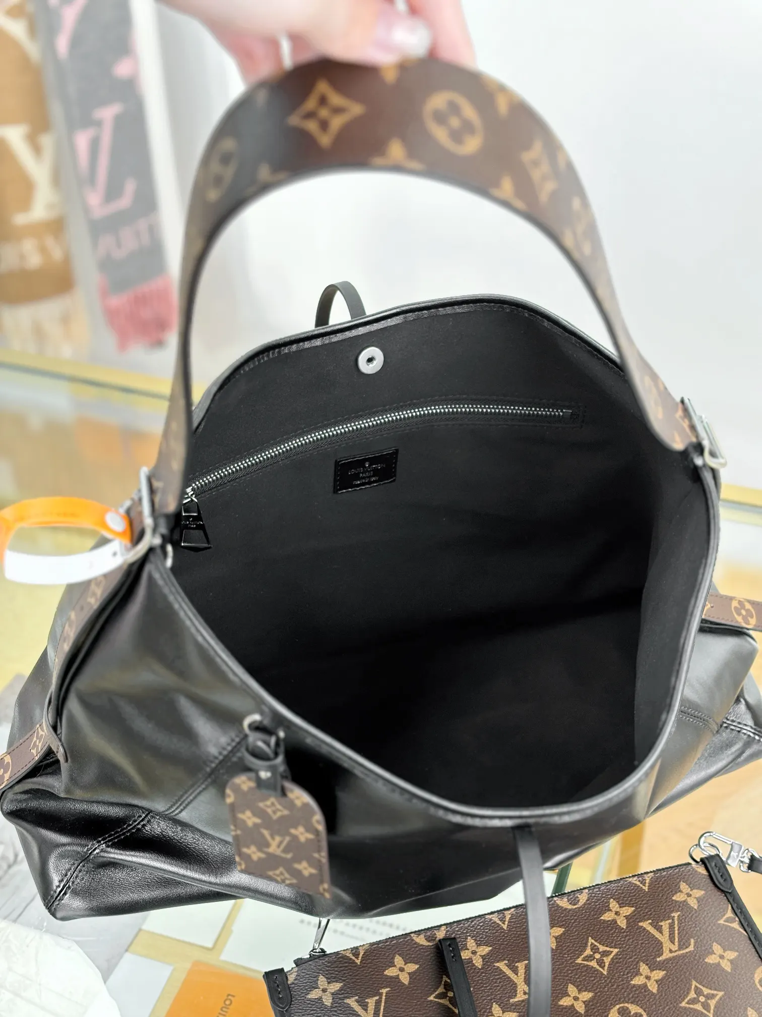 CarryAll 黑色 DARK 中号手 手提包 通勤手提款