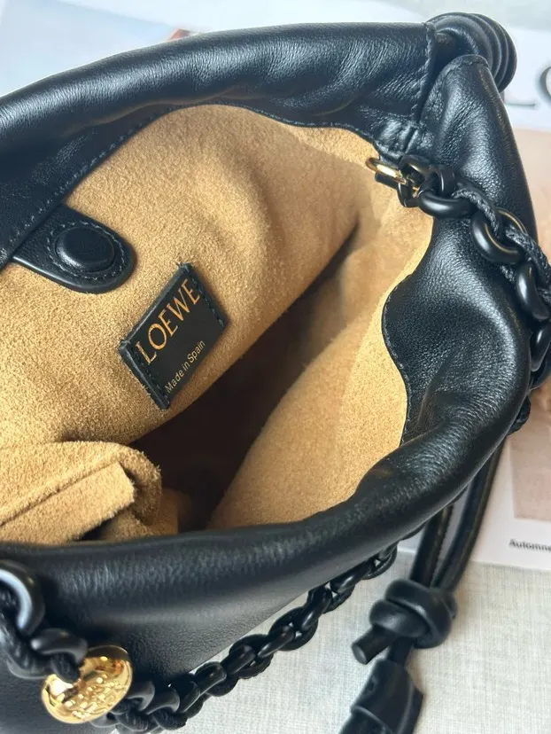 Loewe 金色 羊皮 型號 套金屬鏈條加长皮 鏈條包 精致鏈條款(數字9) Loewe 金色 羊皮 型號 套金屬鏈條加长皮 鏈條包 精致鏈條款(數字9)