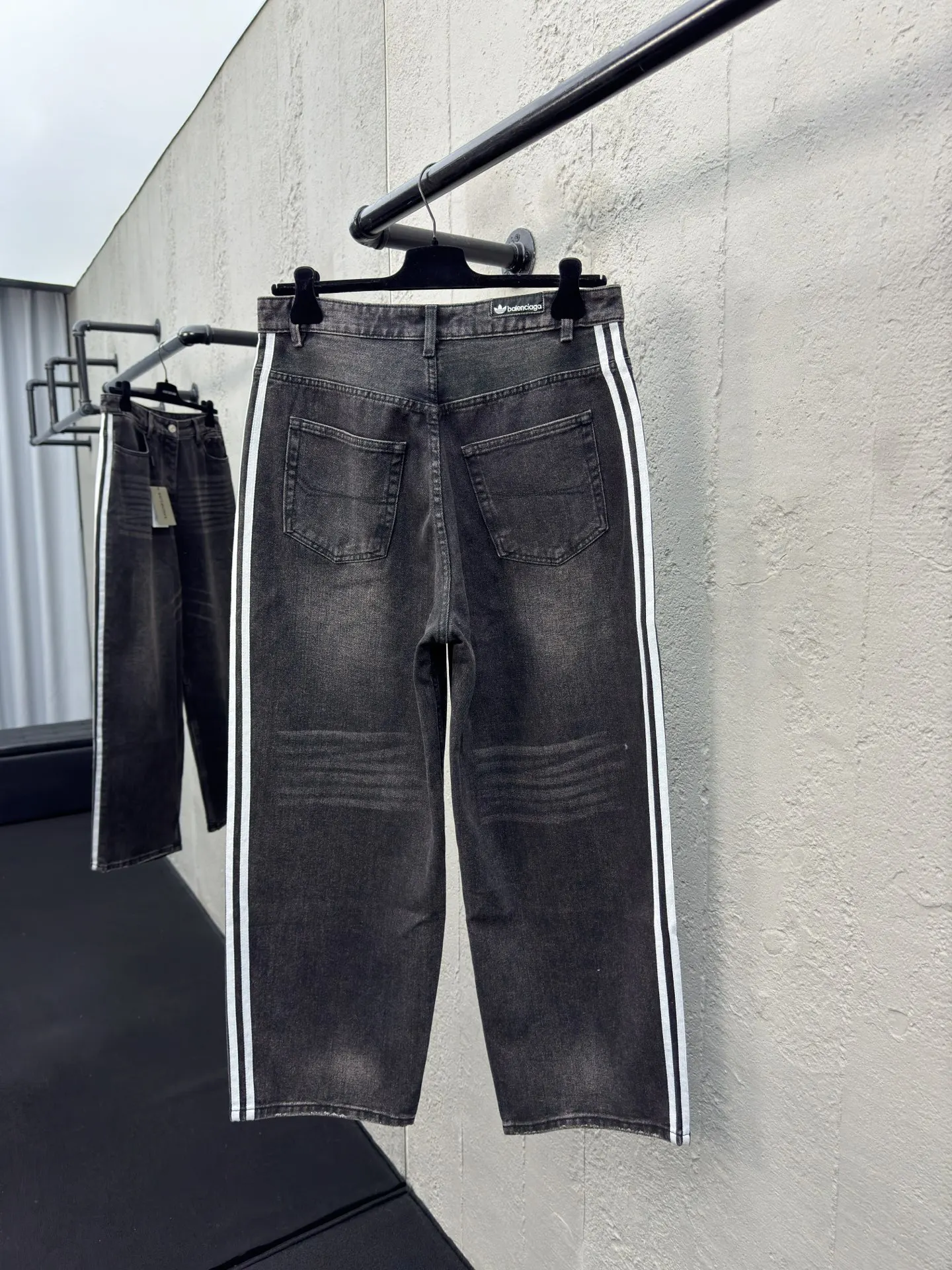 Balenciaga BLCG 黑色 牛仔褲 褲子(數字2) Balenciaga BLCG 黑色 牛仔褲 褲子(數字2)