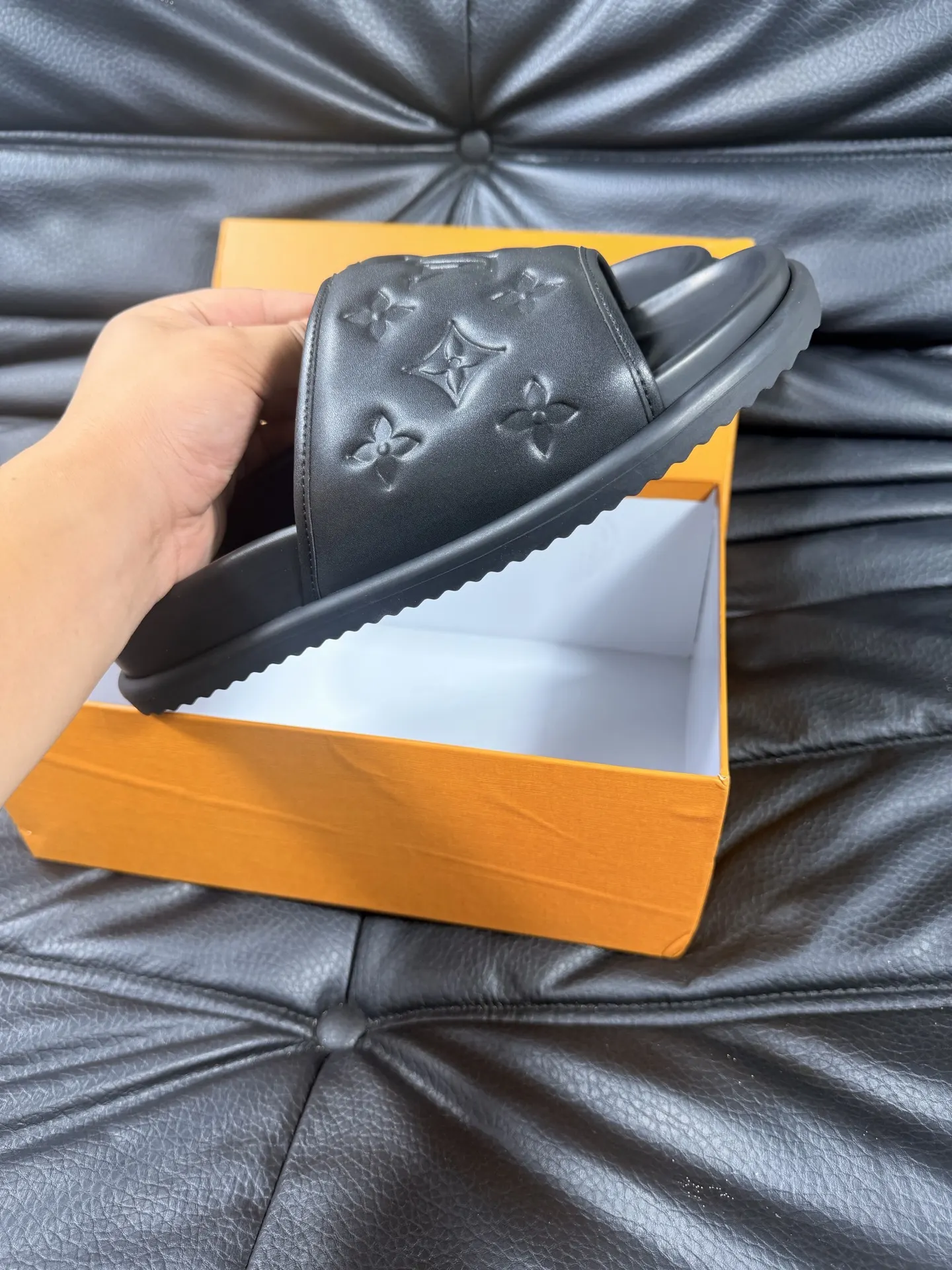 LV 厚底拖鞋 休閒百搭款(數字5) LV 厚底拖鞋 休閒百搭款(數字5)