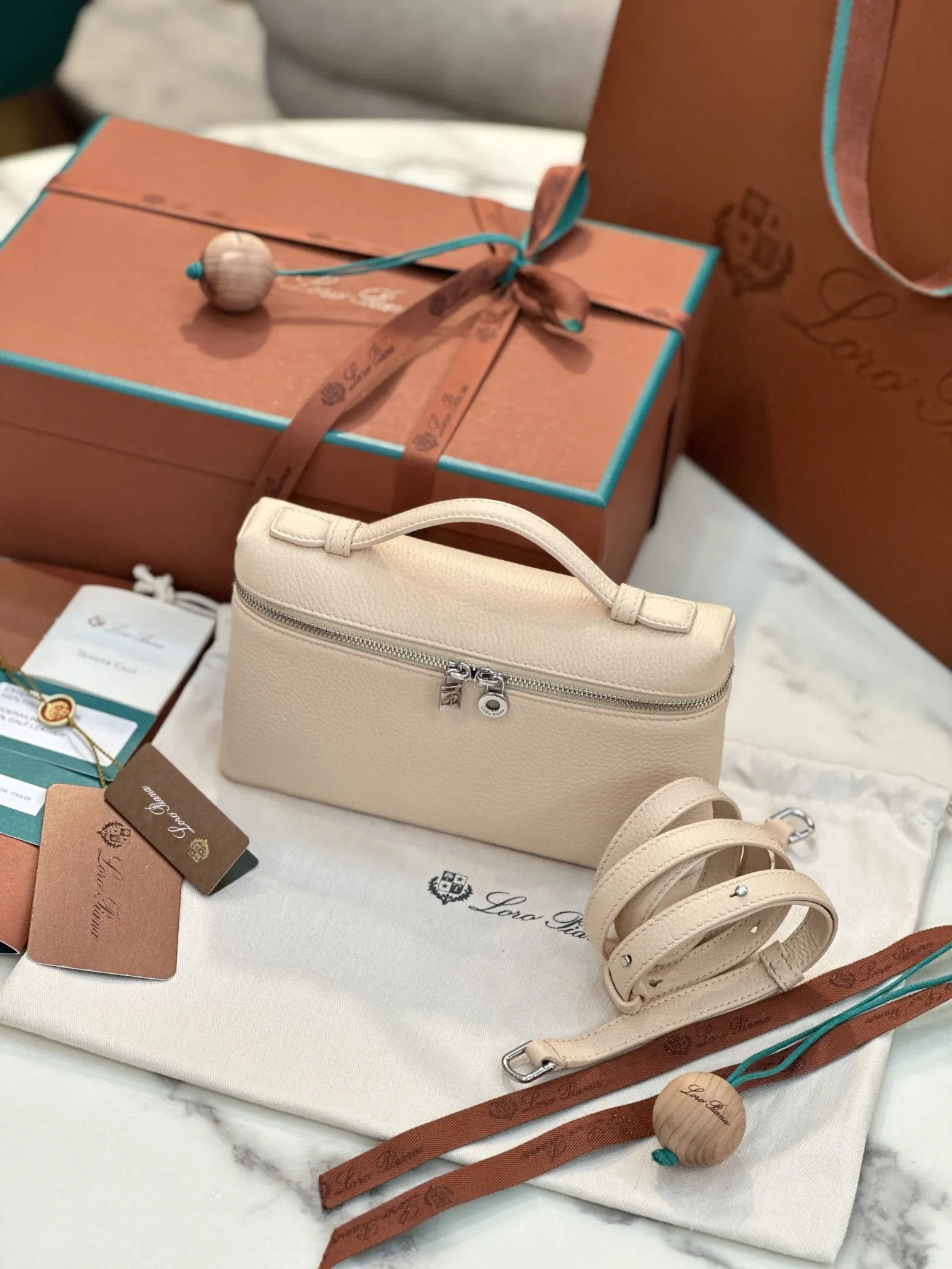 小牛皮 Loro Piana Extra Poket 手拿包 精致手拿款