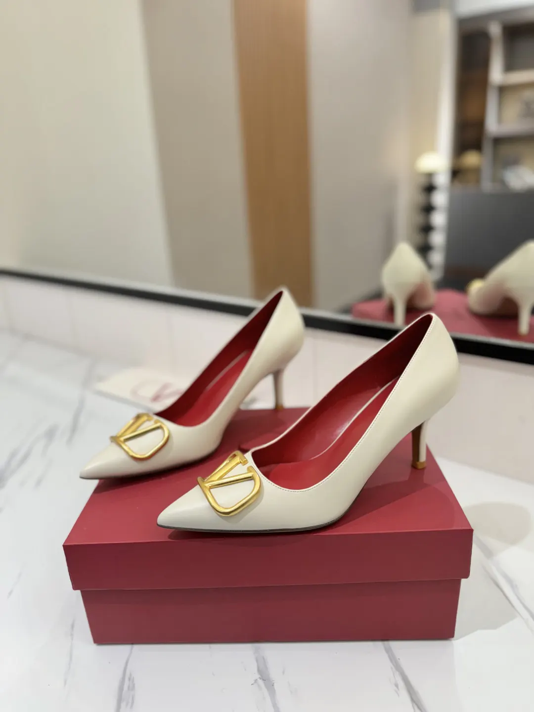Valentino 金色 平底鞋 通勤约会款 款05