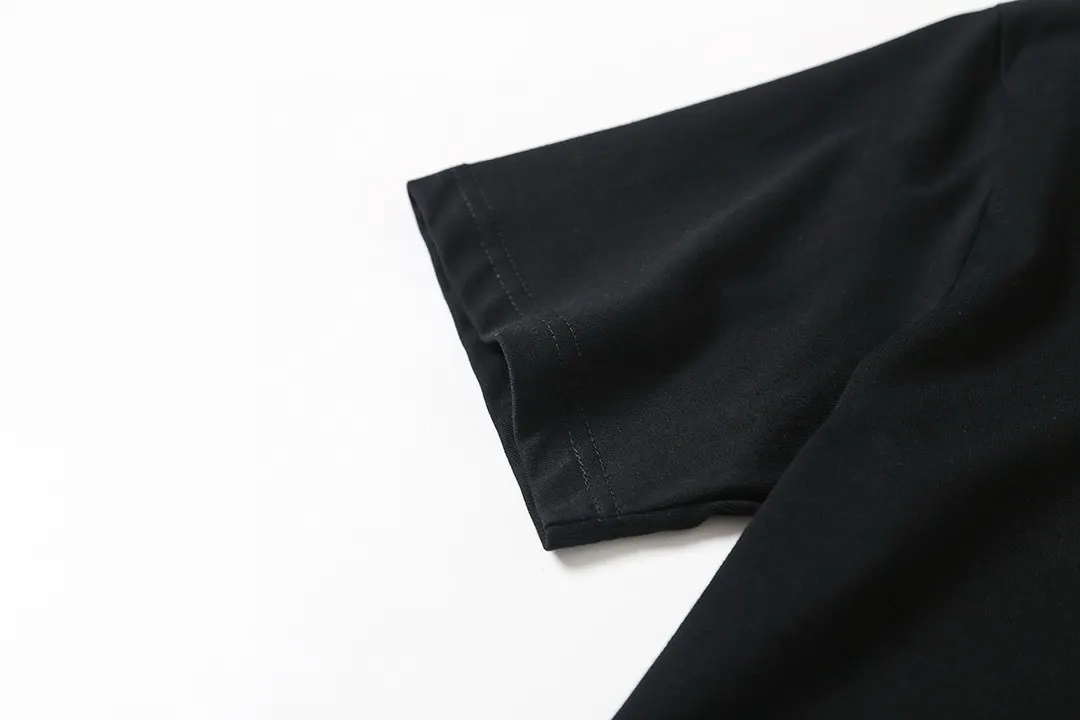 Burberry 26SS 刺繡 水洗 短袖T恤 休閒百搭款(數字6) Burberry 26SS 刺繡 水洗 短袖T恤 休閒百搭款(數字6)
