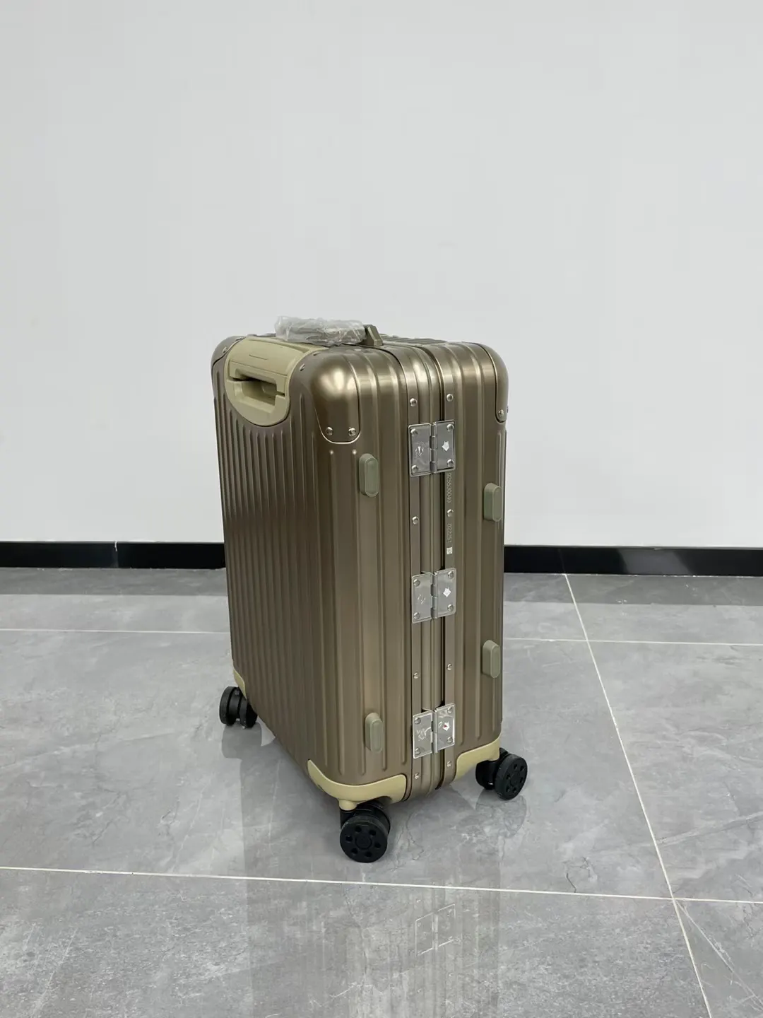 黑色 銀色 Original 系列 全新 系终于来啦 行李箱 旅行拉杆款 輕便出行款(數字8) 黑色 銀色 Original 系列 全新 系终于来啦 行李箱 旅行拉杆款 輕便出行款(數字8)