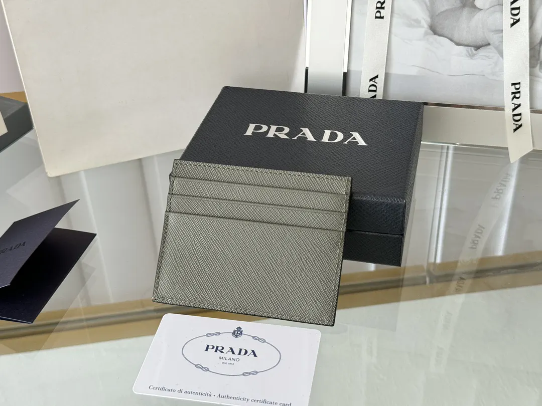 Prada Saffiano 2MC223 皮革 卡包