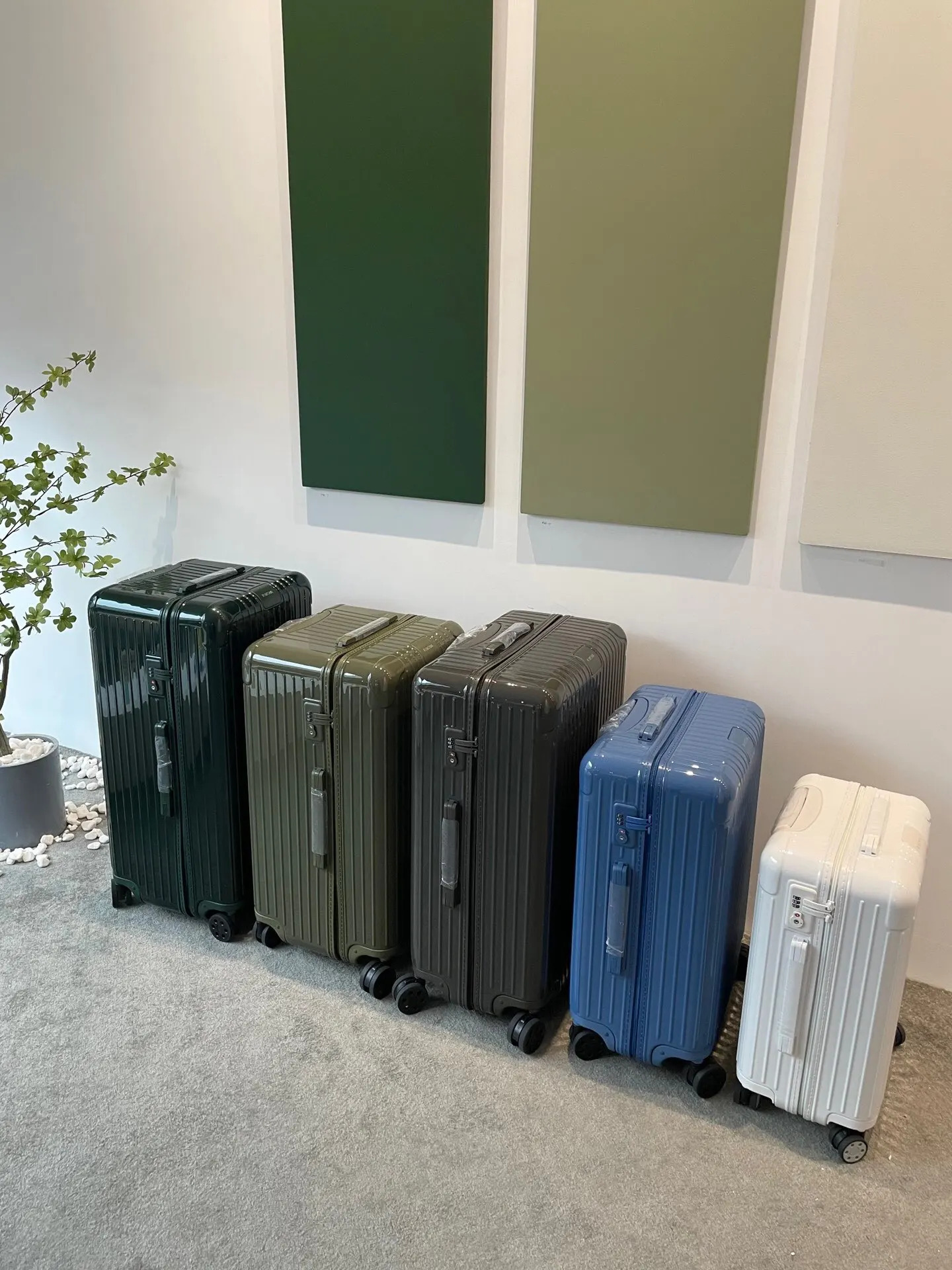 黑色 白色 Rimowa日默瓦旅行箱 拉杆箱 RIMOWA 日默 行李箱 旅行拉杆款 輕便出行款