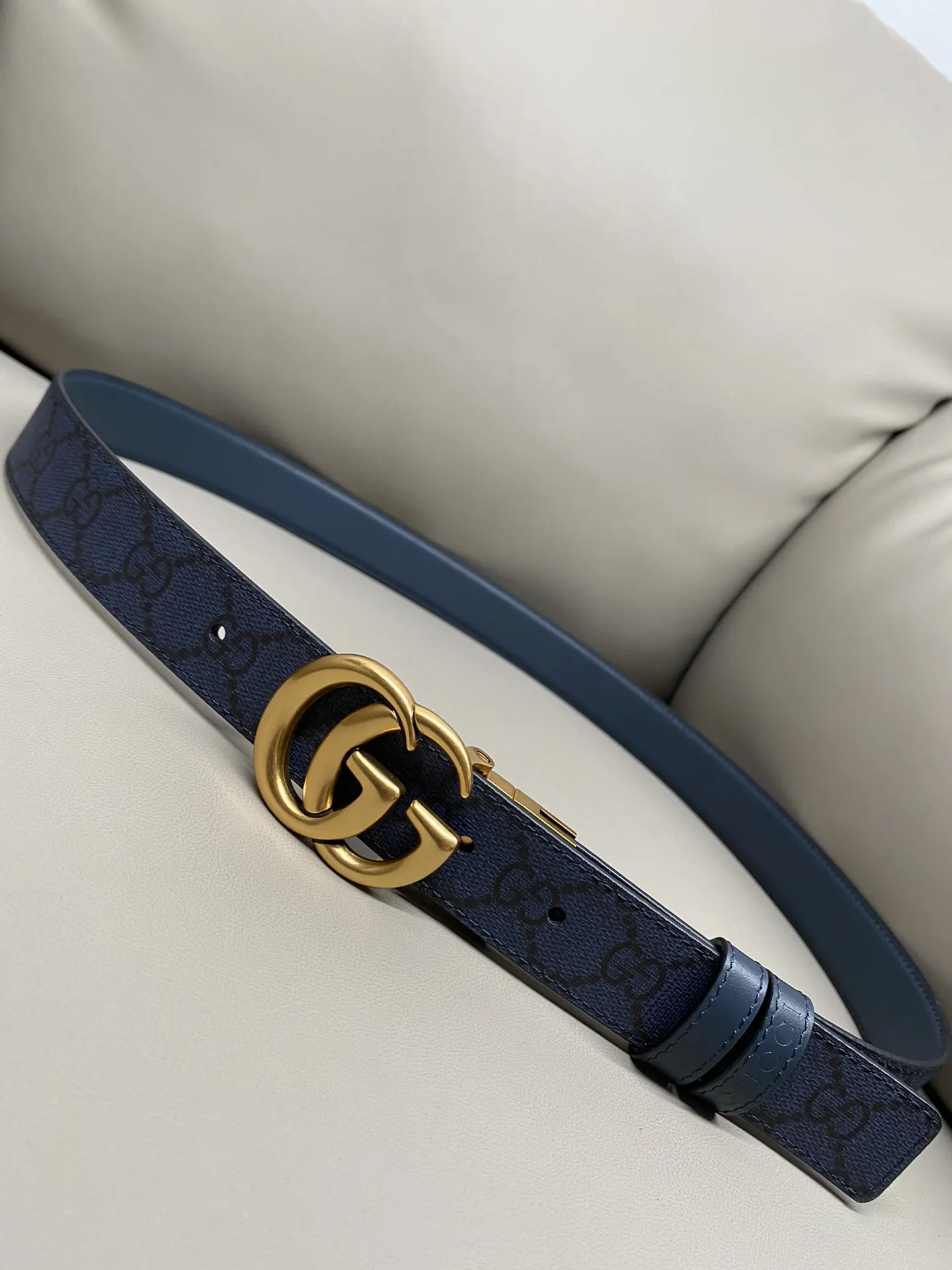 Gucci Marmont 双G扣牛皮双面腰带