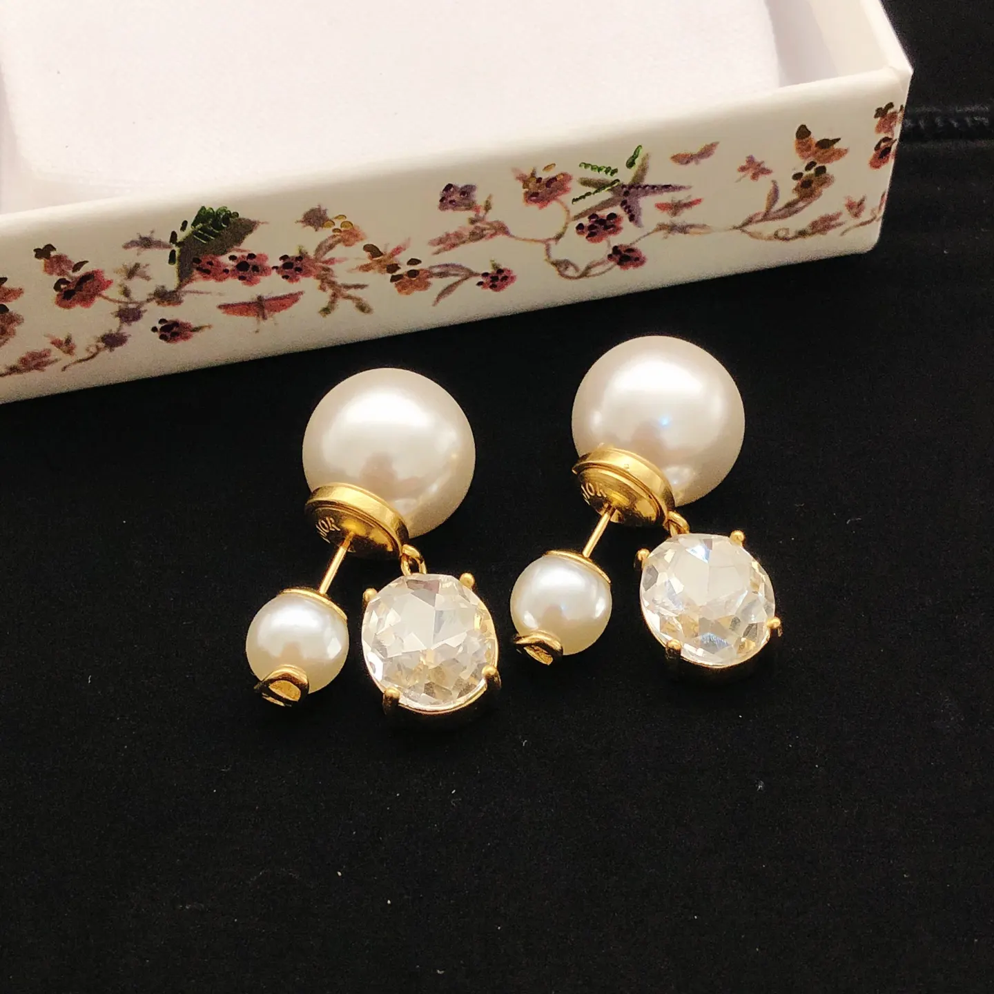 Dior Bags Portable Messenger Models Earrings Image 4 Dior Bags Portable Messenger Models Earrings Image 4