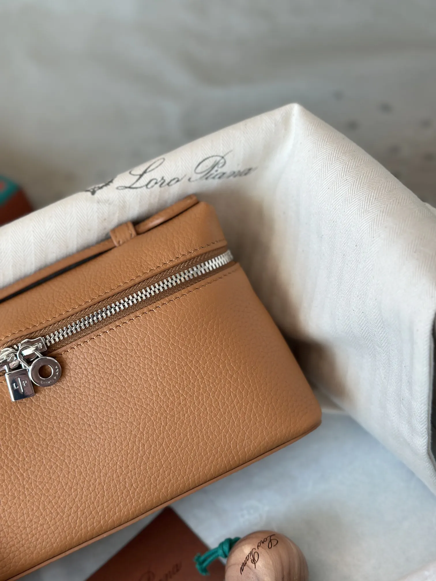 棕色 小牛皮 Loro Piana Extra Poket 手拿包 精致手拿款