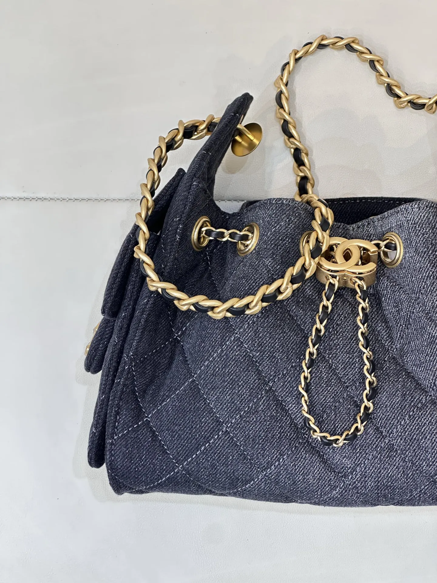 CHANEL 棕色牛皮Hobo腋下包 褶皱款