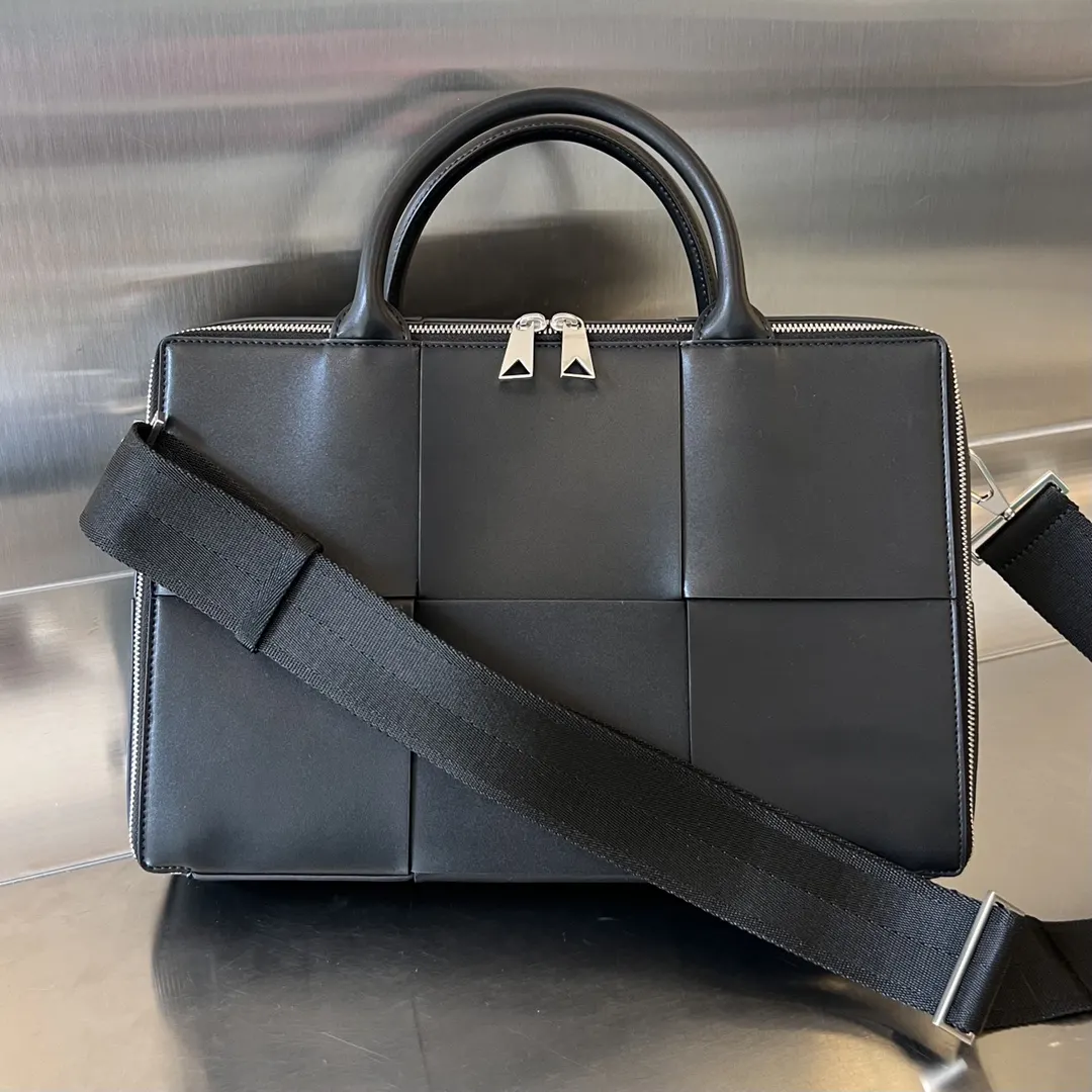 Bottega Veneta 銀色 牛皮 公文包 商務通勤款