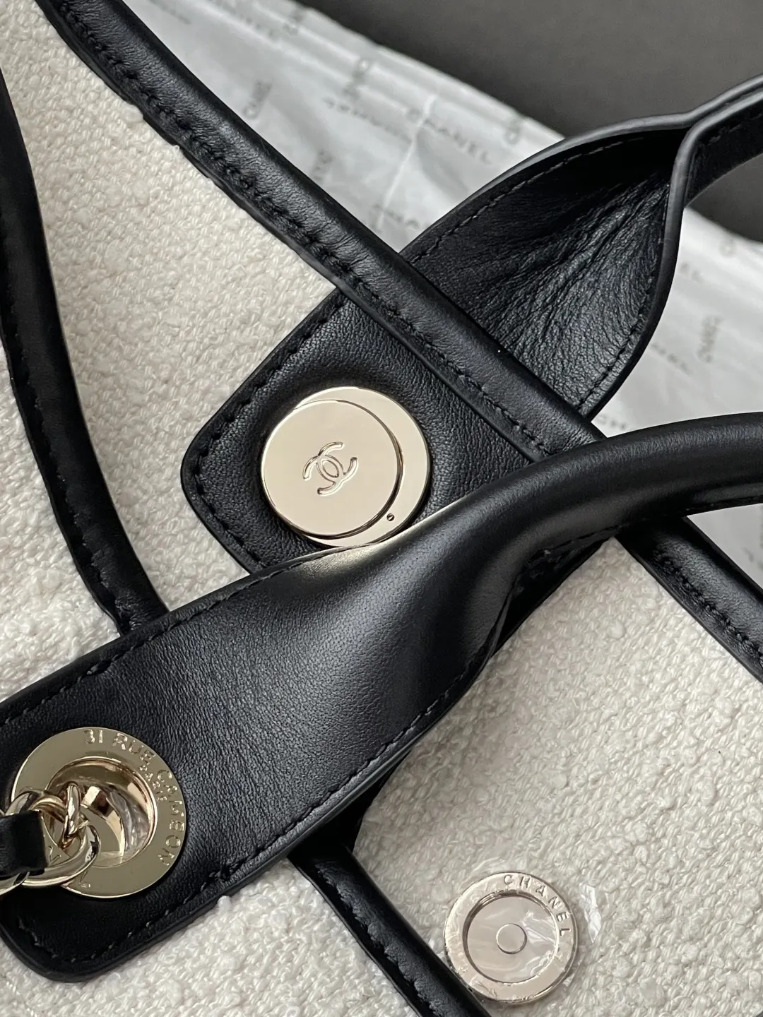 Chanel Top Handle Bag Commuter Leather Image 9 Chanel Top Handle Bag Commuter Leather Image 9