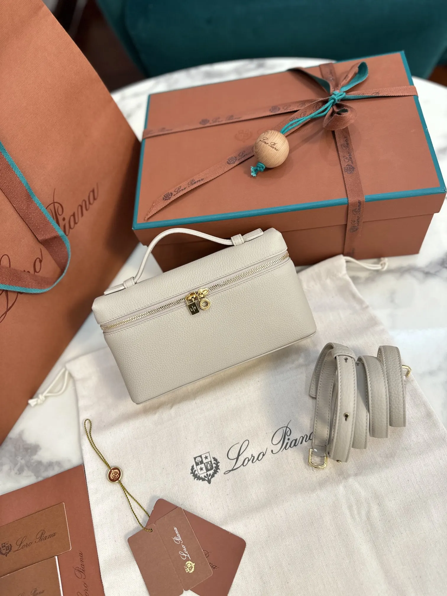 灰色 小牛皮 Loro Piana Extra Poket 手拿包 精致手拿款