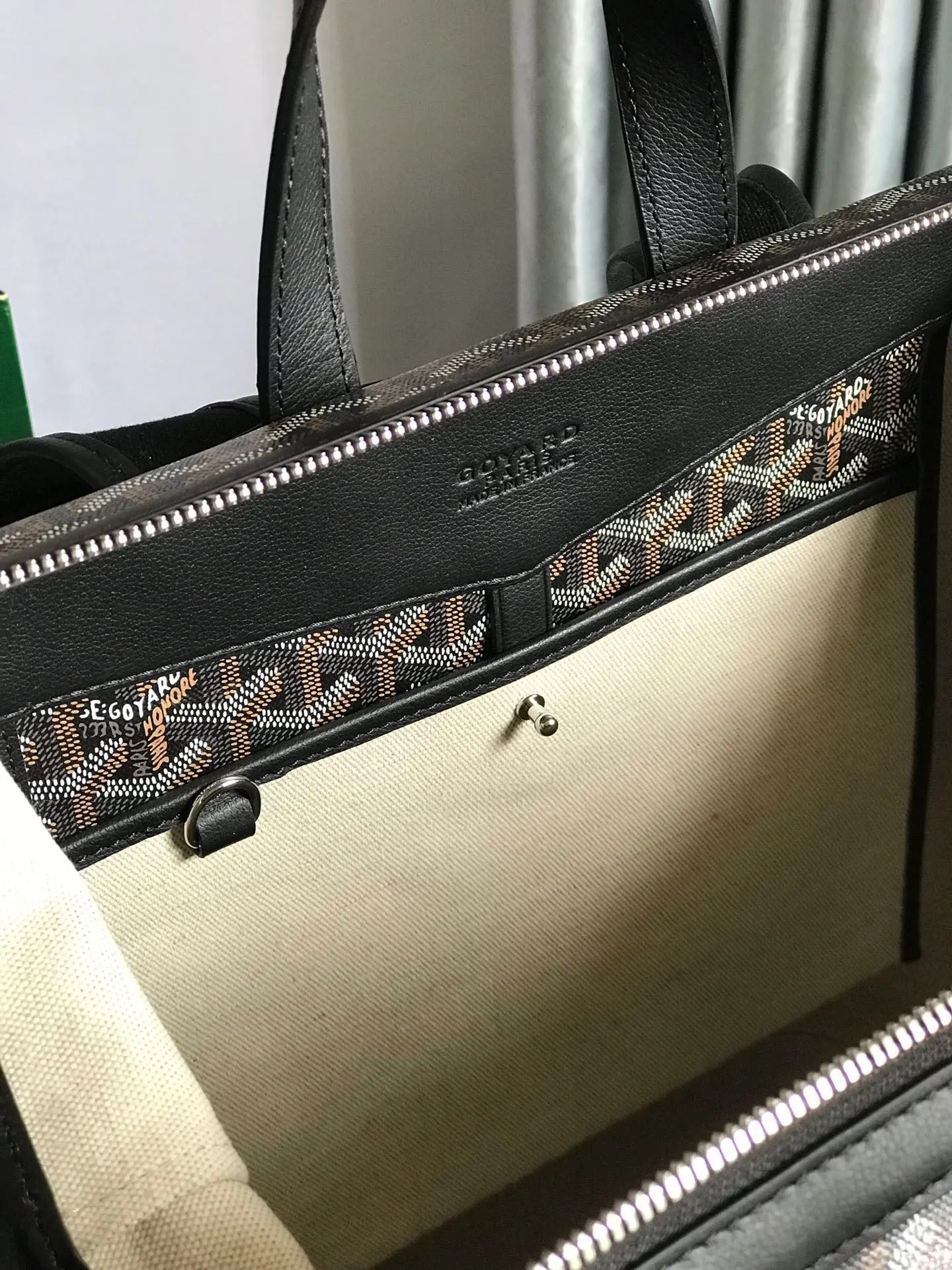 黑色 棕色 小牛皮 Cisain 双肩包是标志性Ain背包的再发 实用双肩款