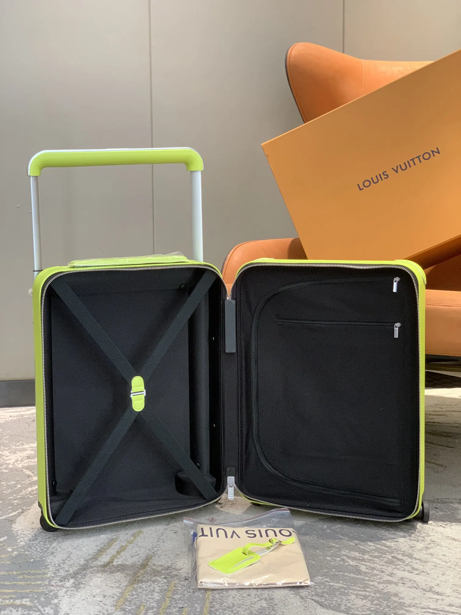 灰色 银色 行李箱 旅行拉杆款 轻便出行款