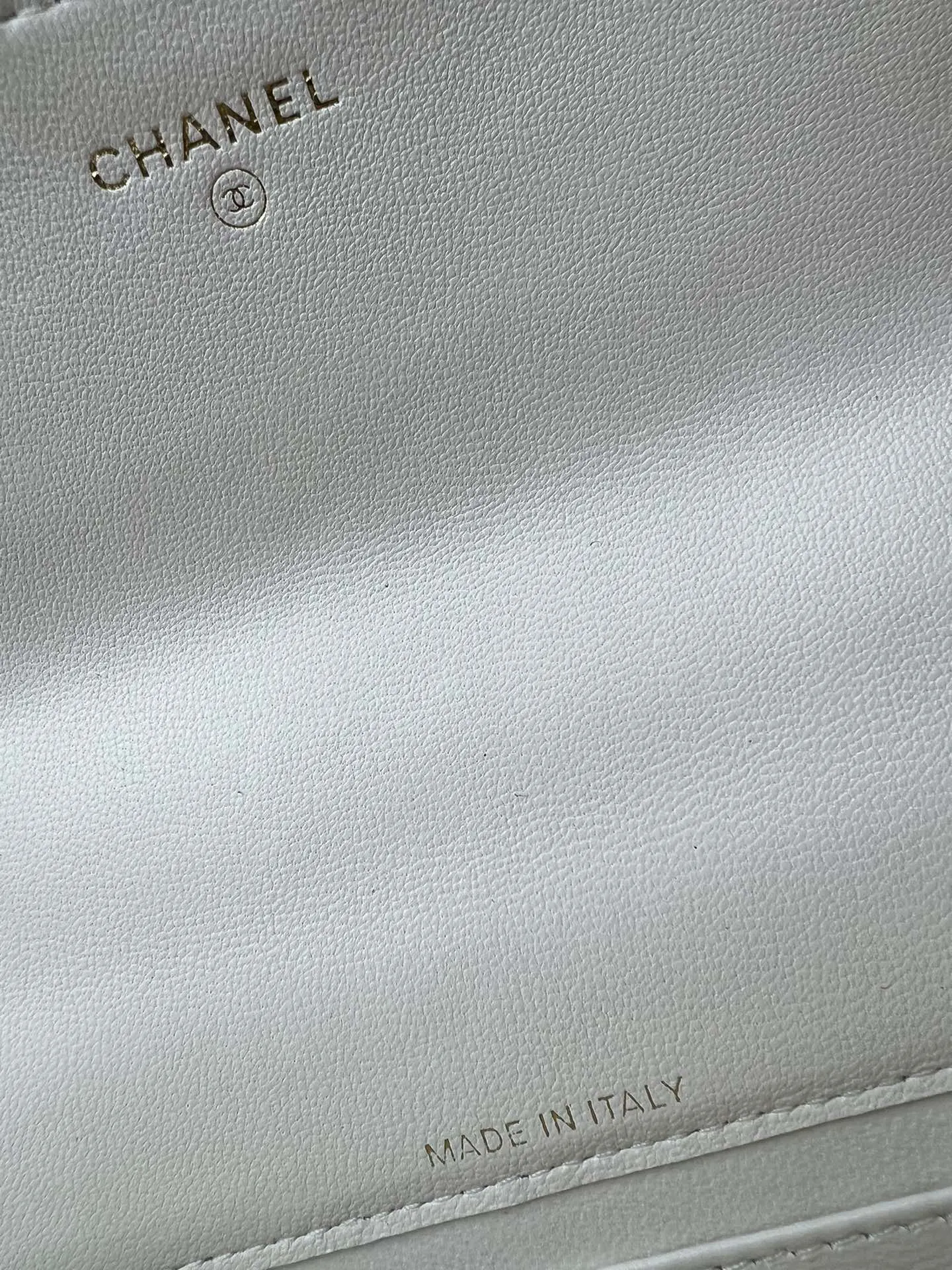 CHANEL 浅粉色荔枝纹牛皮翻盖链条包 小号款