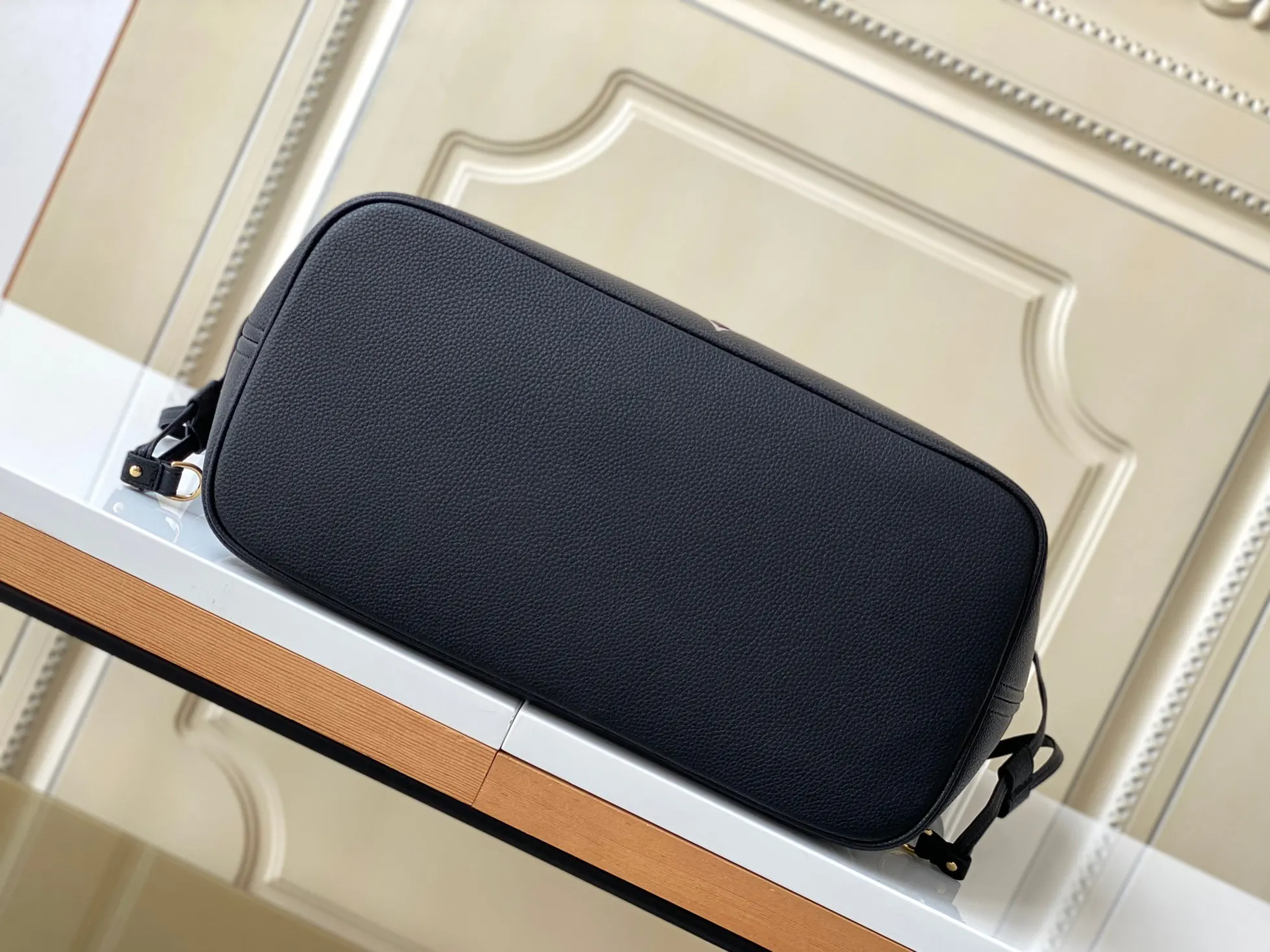 Neverfull 牛皮 手提包 通勤手提款(數字4) Neverfull 牛皮 手提包 通勤手提款(數字4)