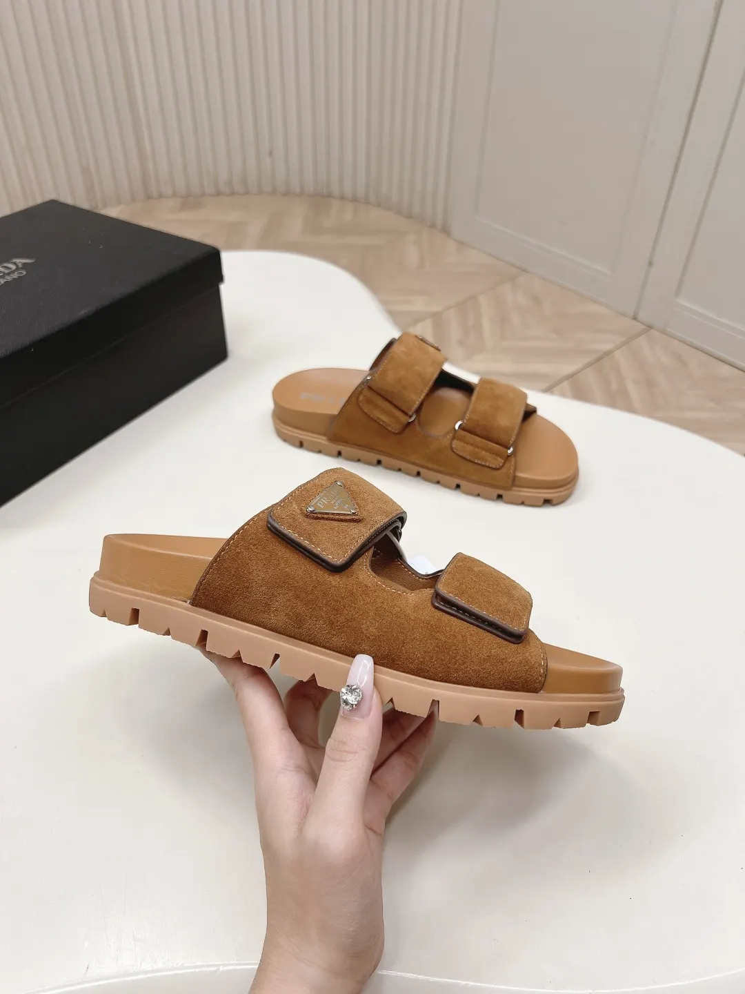Prada 三角标 拖鞋 休闲凉拖