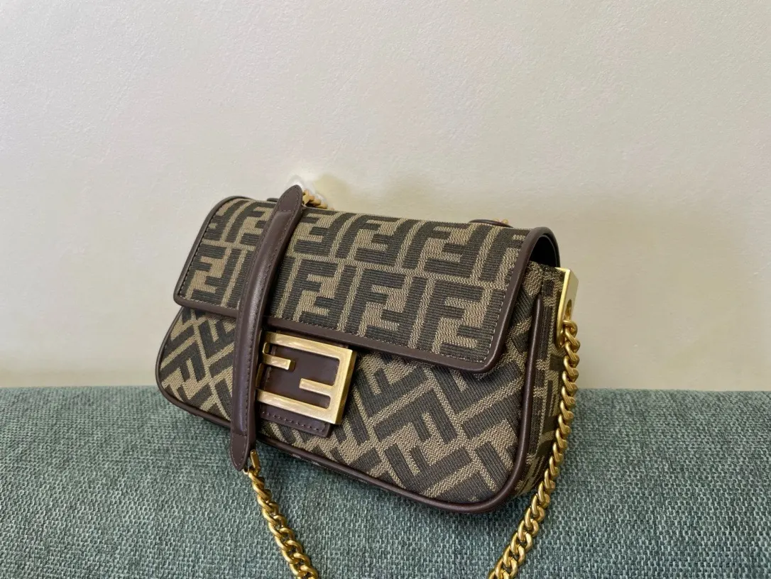棕色 金色 提花 FEND Iconic Baguette Icon 腋下包 复古腋下背款