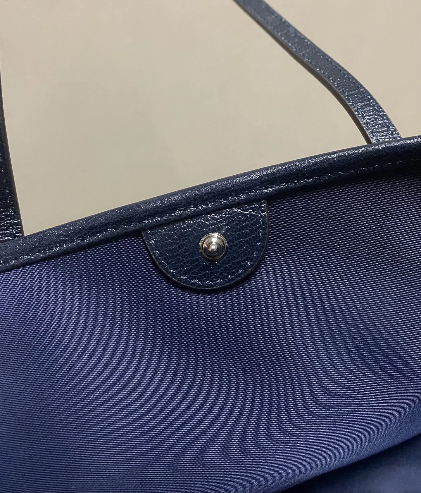 Gucci 帆布 GG涂层帆布与织带的搭 为精致的造型增添了标志性的点 托特包 大容量托特款
