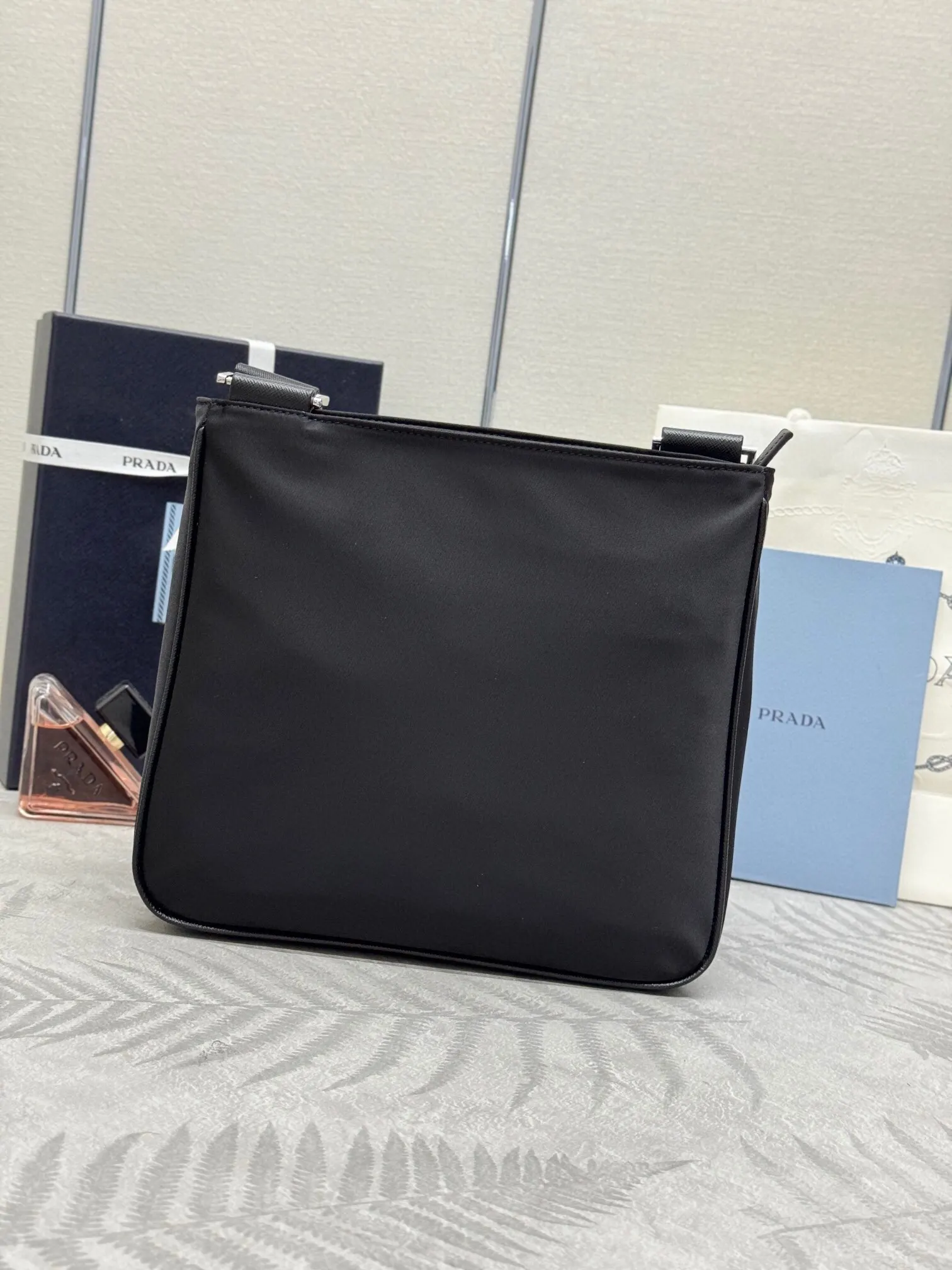 Prada Re-Nylon 2VH118 皮革 Saffiano 十字紋 單肩包