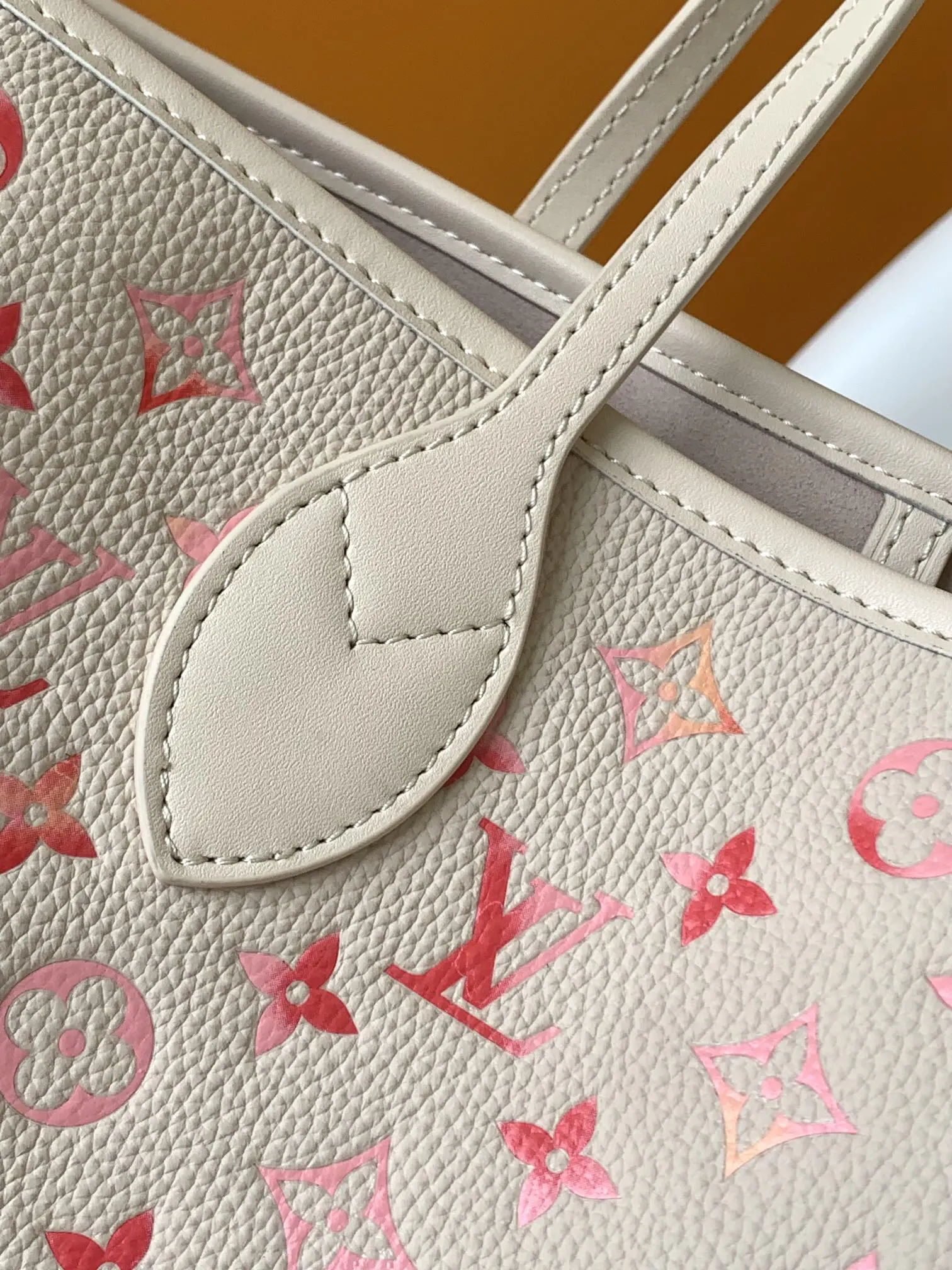 Neverfull 黑色 白色 手拿包 精致手拿款