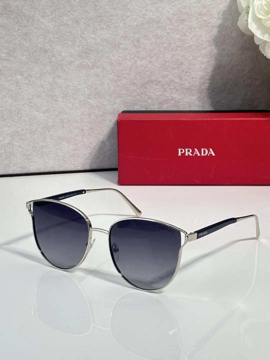 Prada 墨镜 时尚防晒款 款2