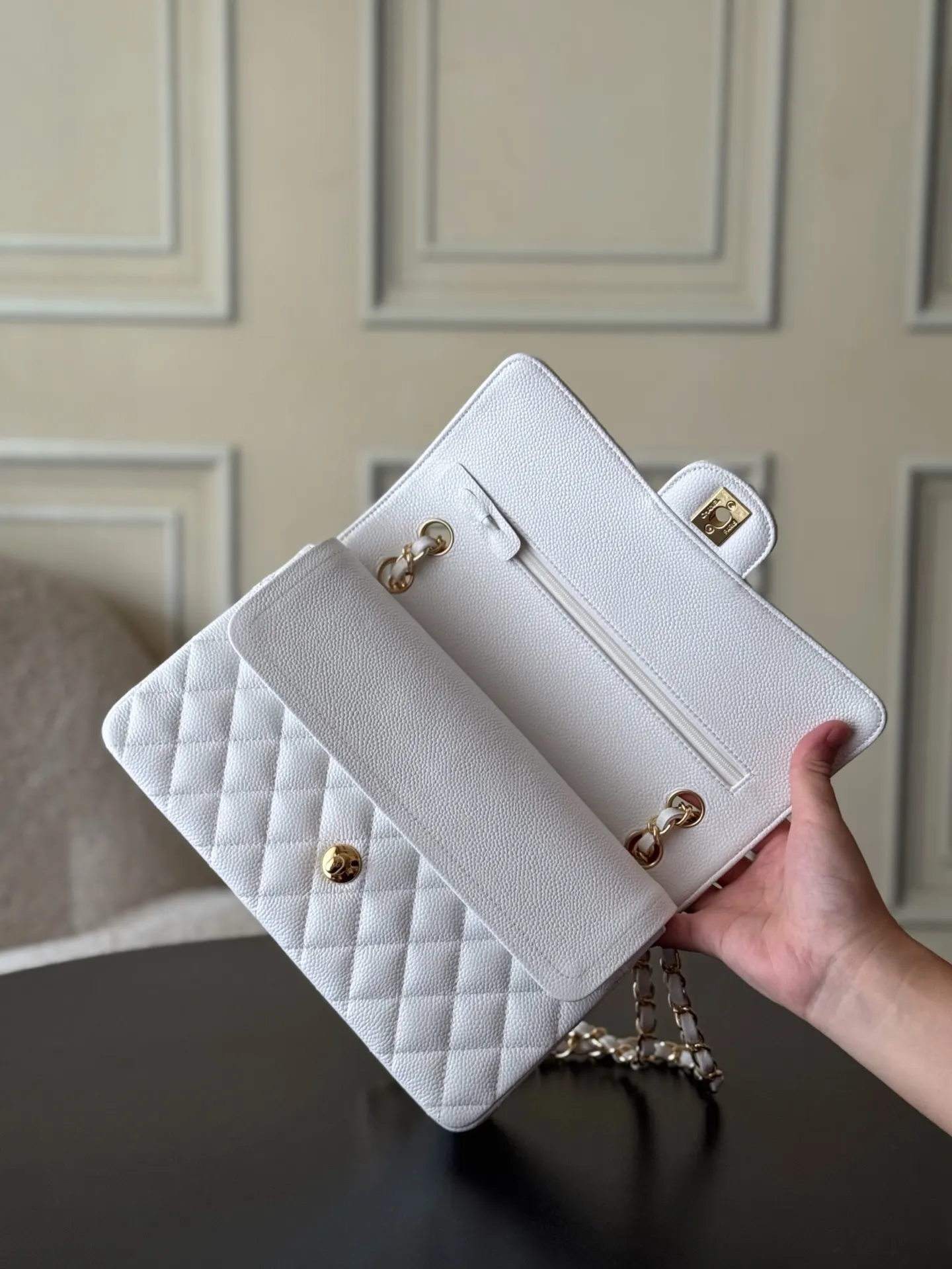 CHANEL 白色牛皮菱格链条包 金扣款