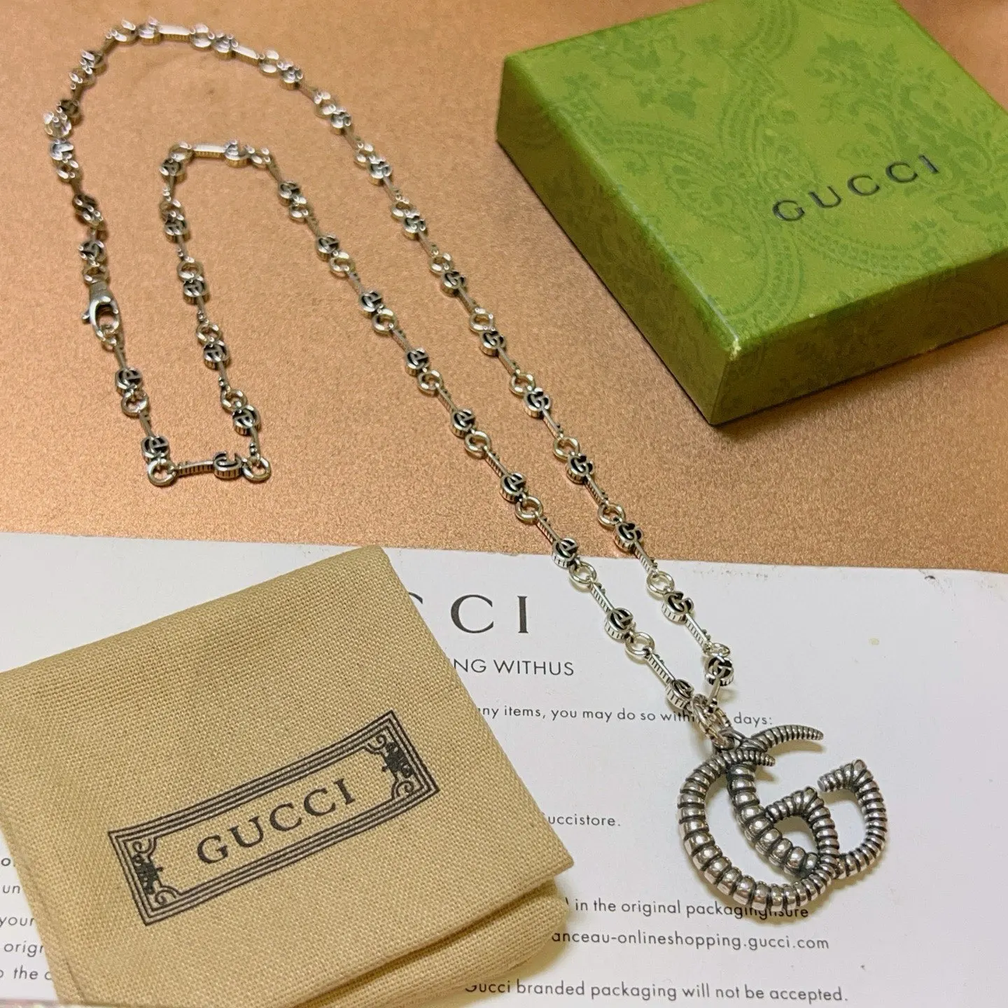 Gucci Chain Bag Shoulder and Crossbody Wear Image 4 Gucci Chain Bag Shoulder and Crossbody Wear Image 4